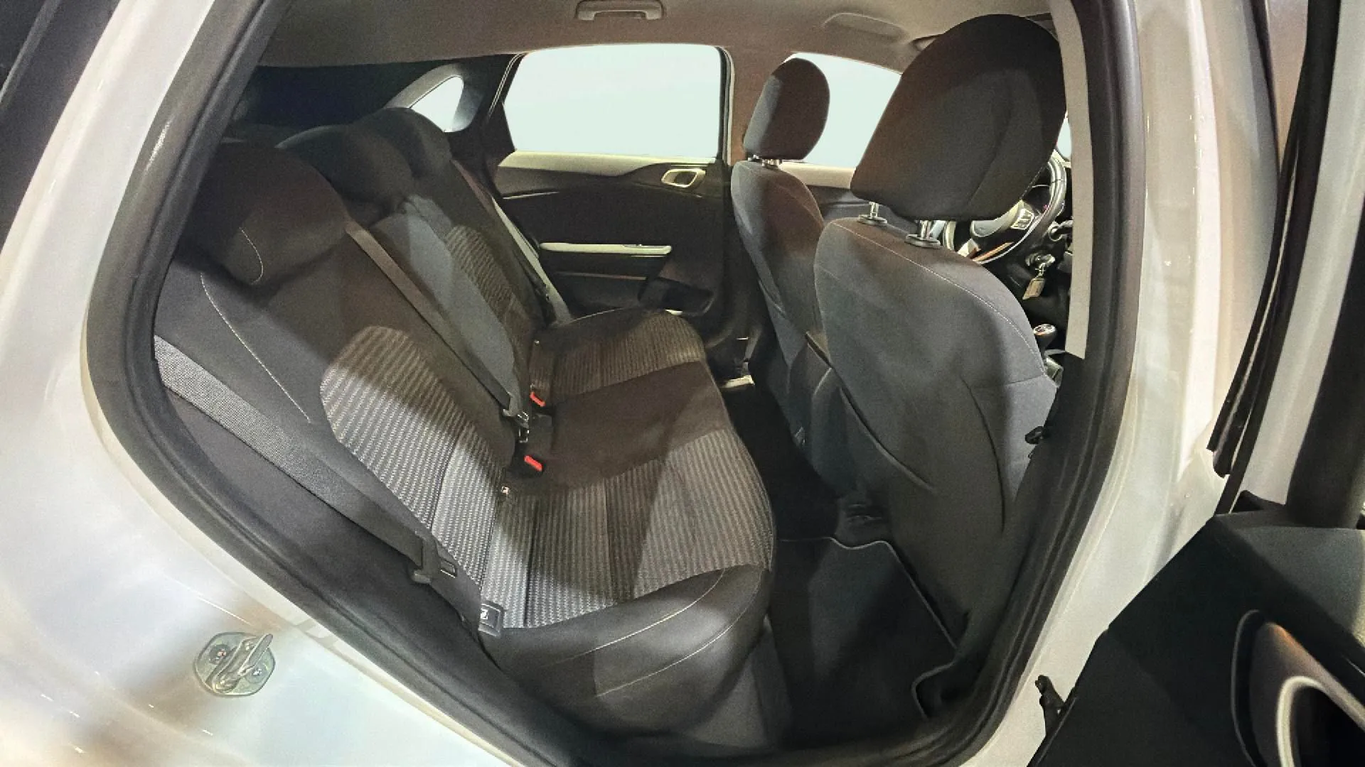 Kia Ceed 1.6 MHEV iMT Drive - foto 16