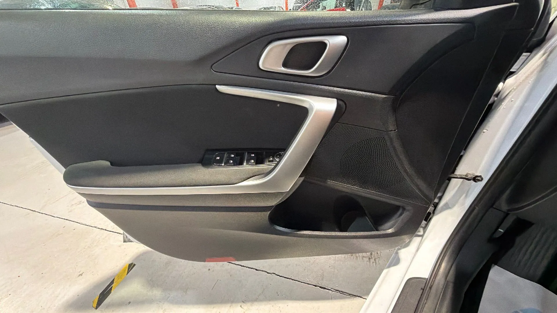 Kia Ceed 1.6 MHEV iMT Drive - foto 20