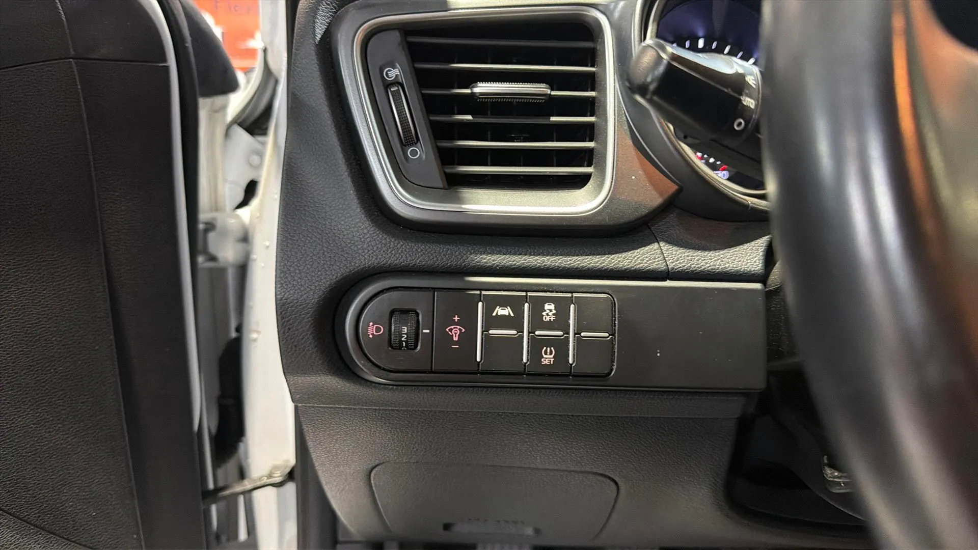Kia Ceed 1.6 MHEV iMT Drive - foto 22