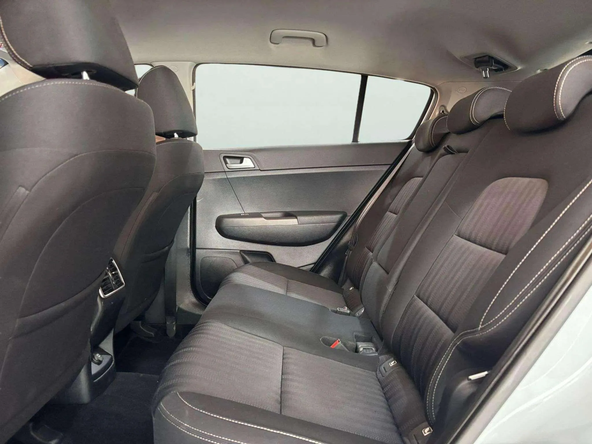 Kia Sportage 1.6 MHEV 4x4 - foto 13