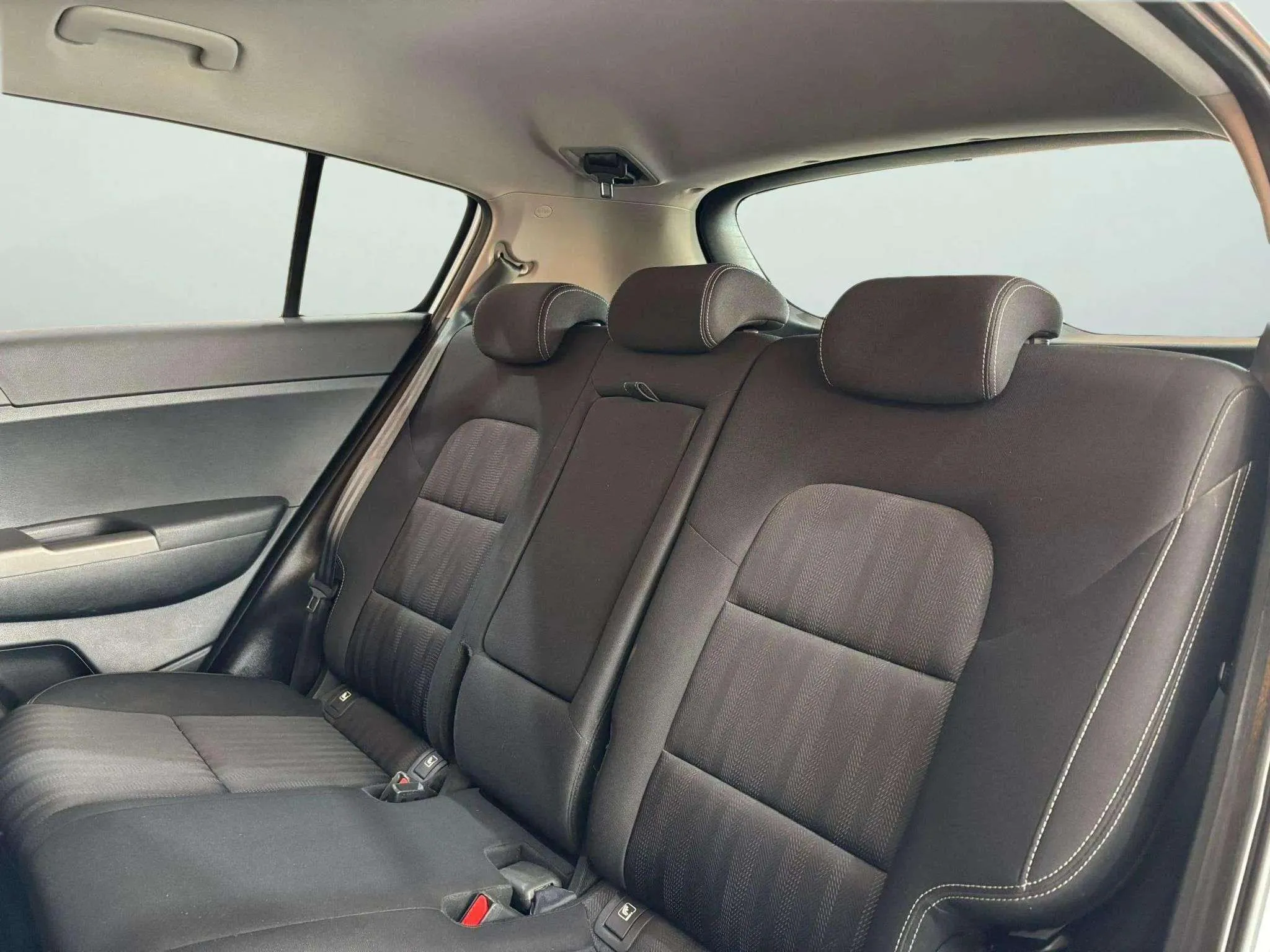 Kia Sportage 1.6 MHEV 4x4 - foto 12