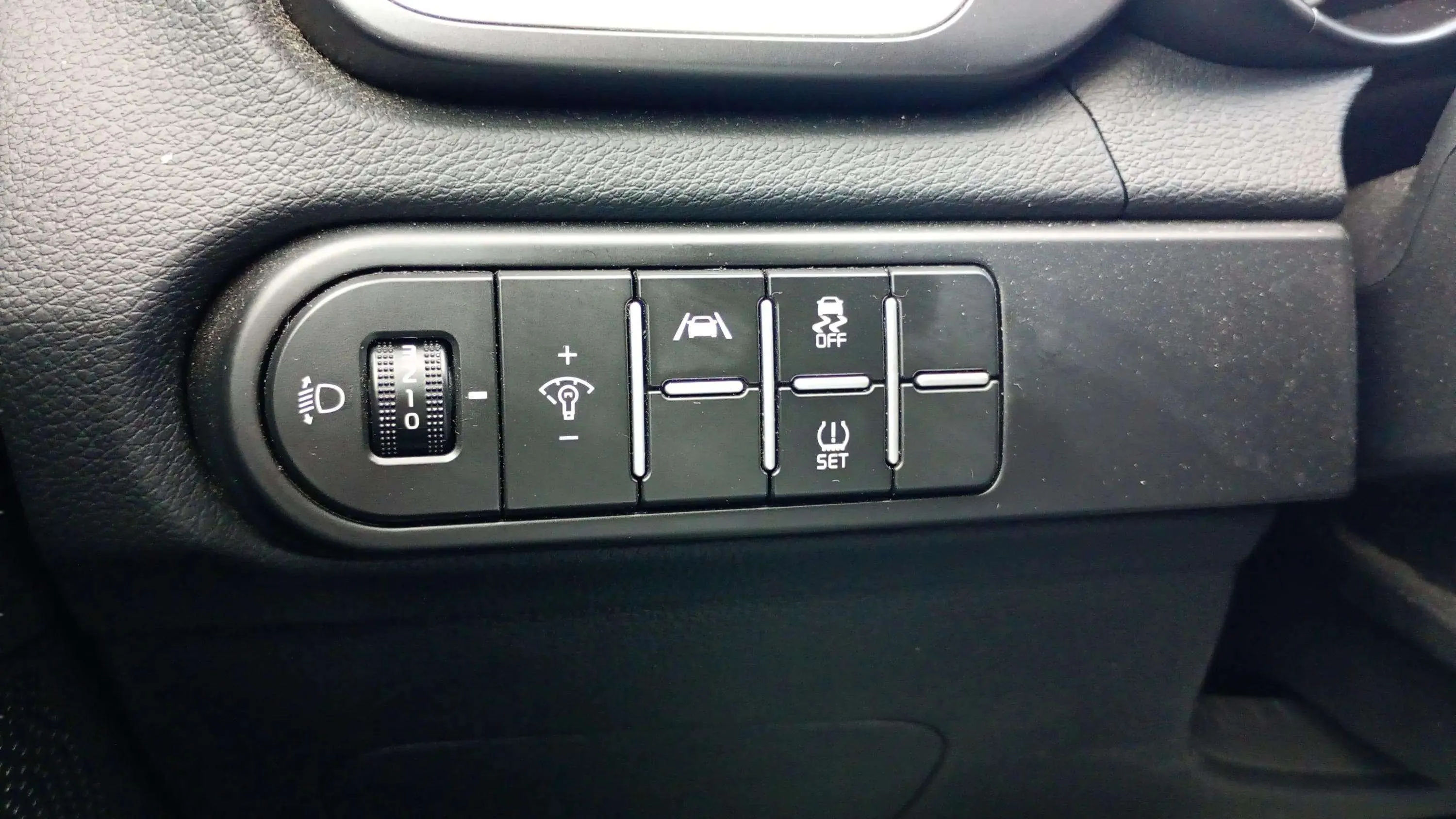 Kia Ceed 1.6 MHEV iMT Drive - foto 23