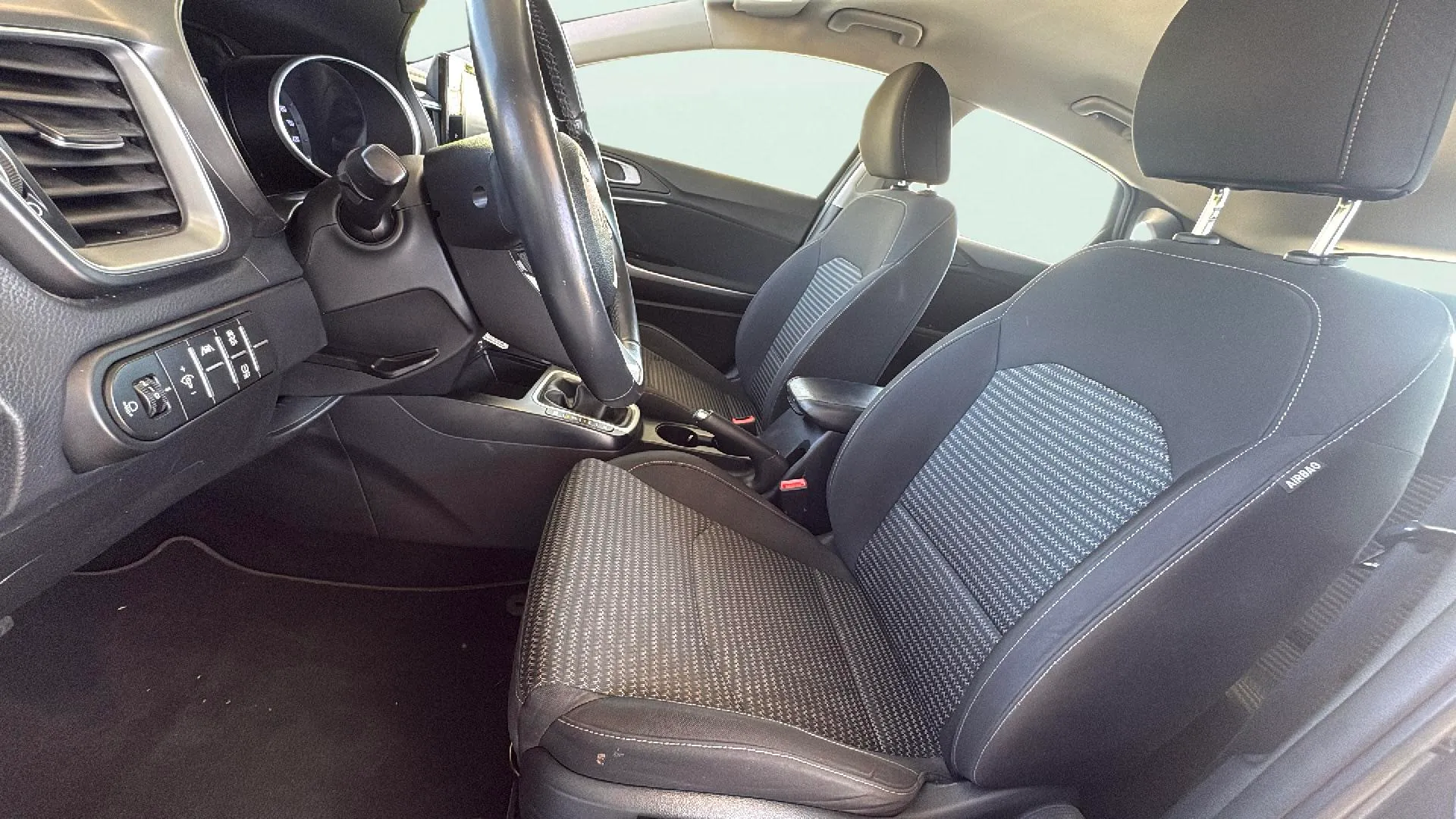 Kia Ceed 1.6 MHEV iMT Drive - foto 22
