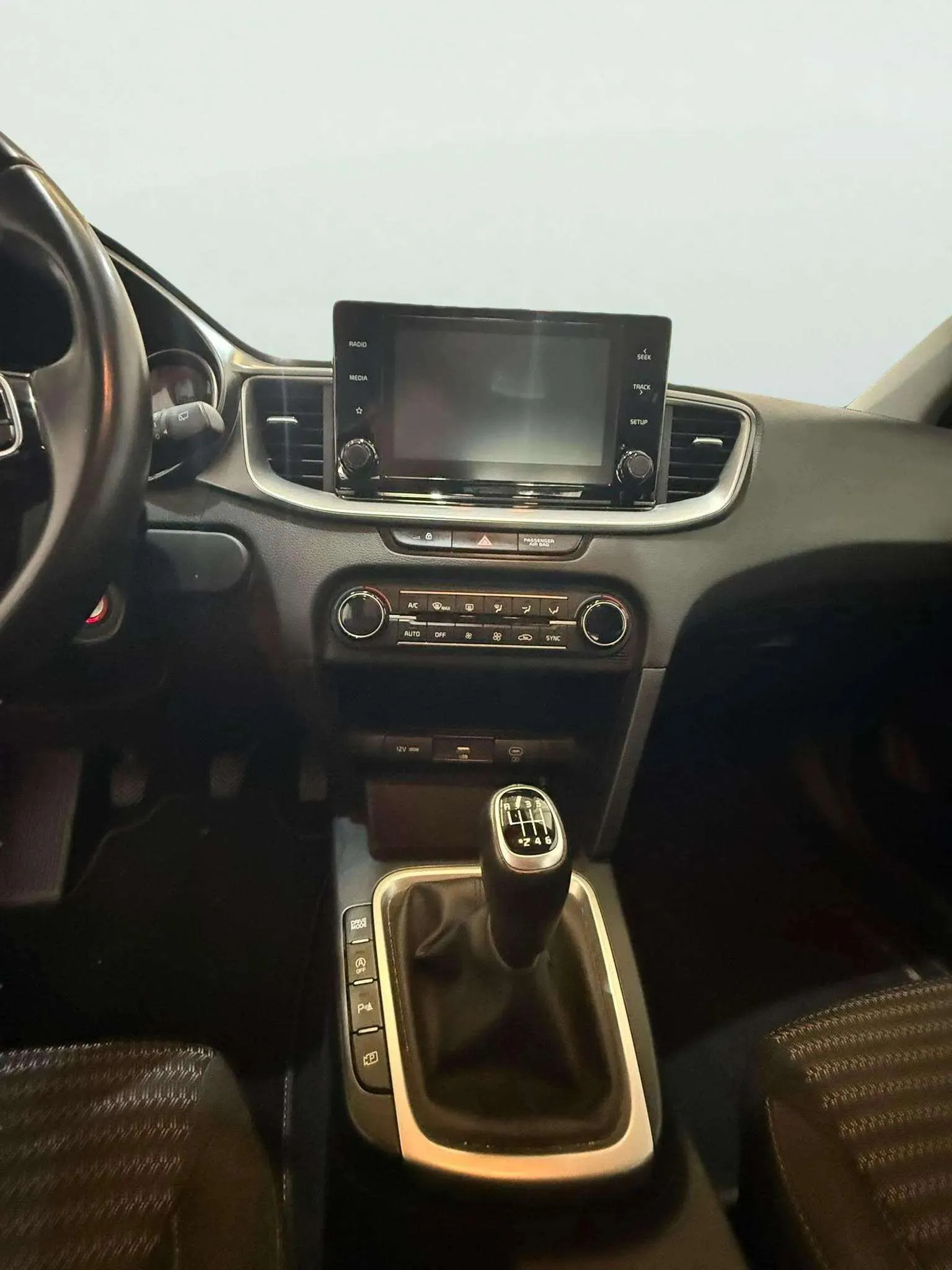 Kia Ceed 1.6 MHEV iMT Drive - foto 17