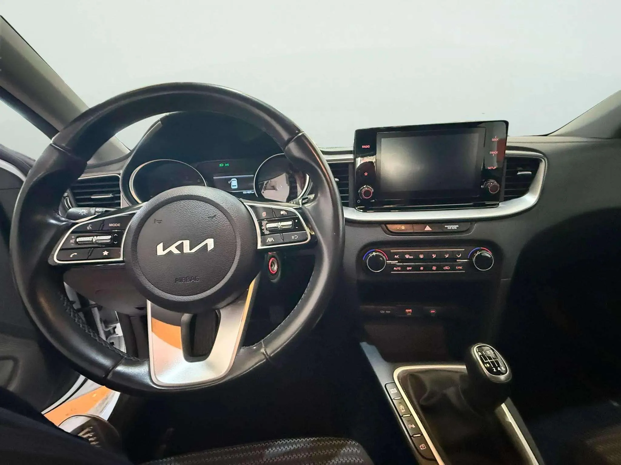 Kia Ceed 1.6 MHEV iMT Drive - foto 9
