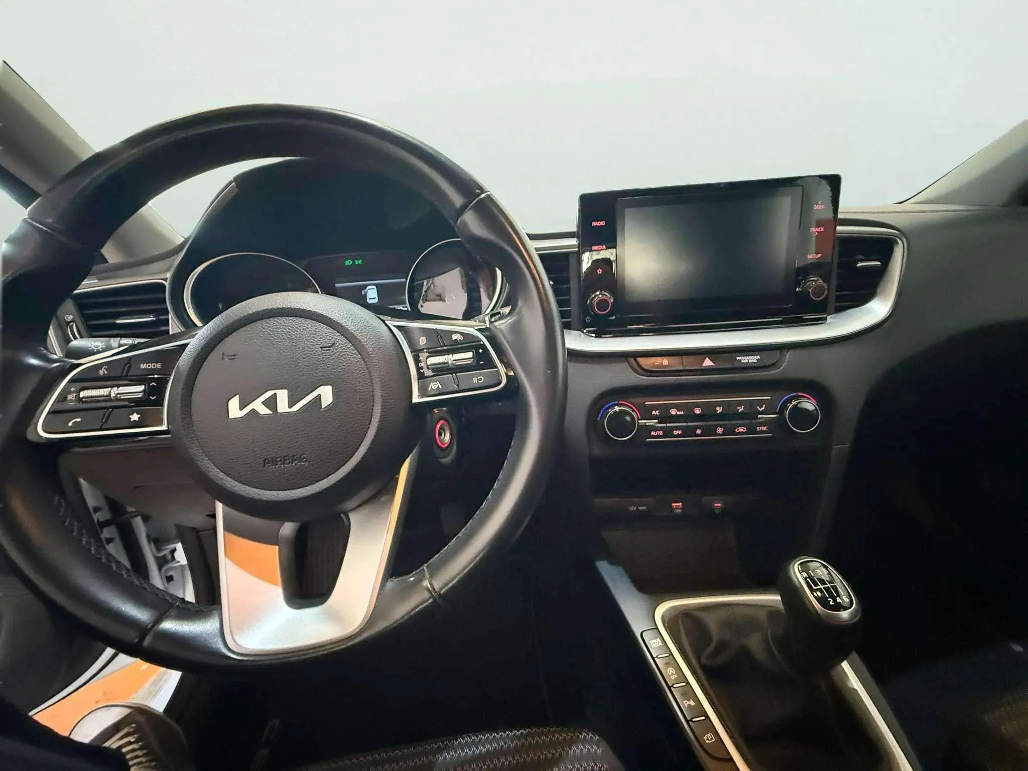 Kia Ceed 1.6 MHEV iMT Drive - foto 7