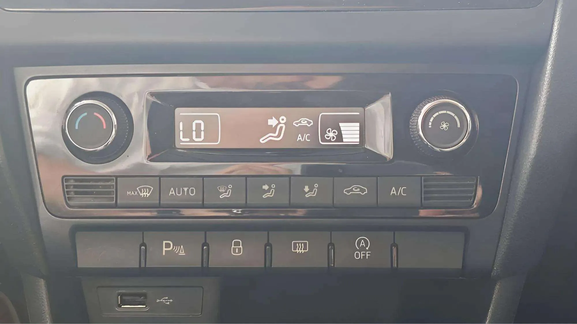 Škoda Rapid 1.0 TSI Like Spaceback - foto 22