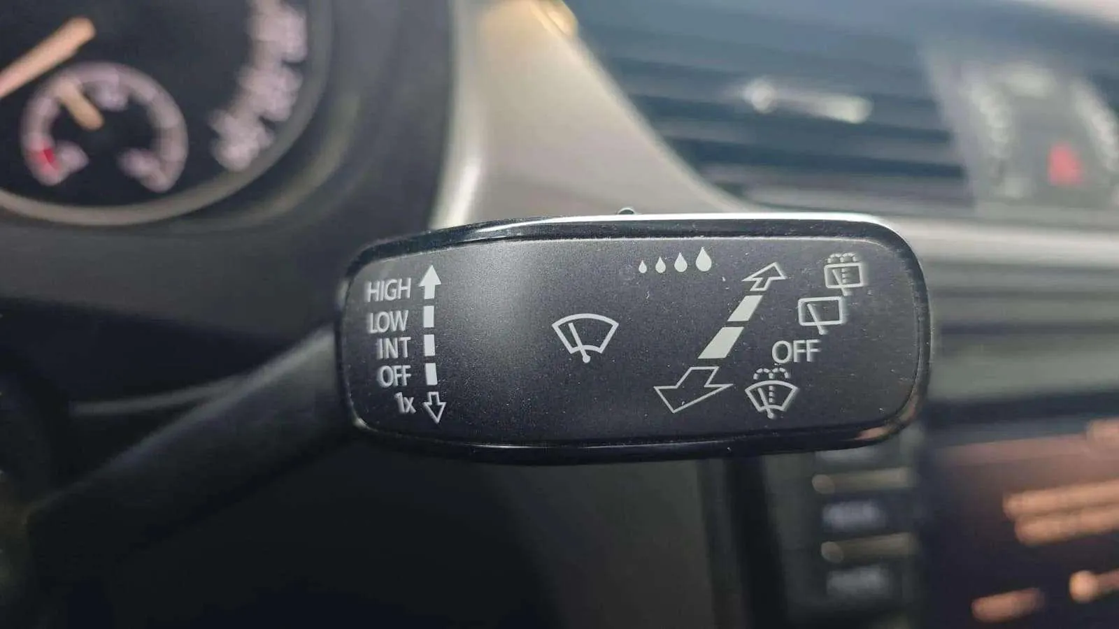 Škoda Rapid 1.0 TSI Like Spaceback - foto 17