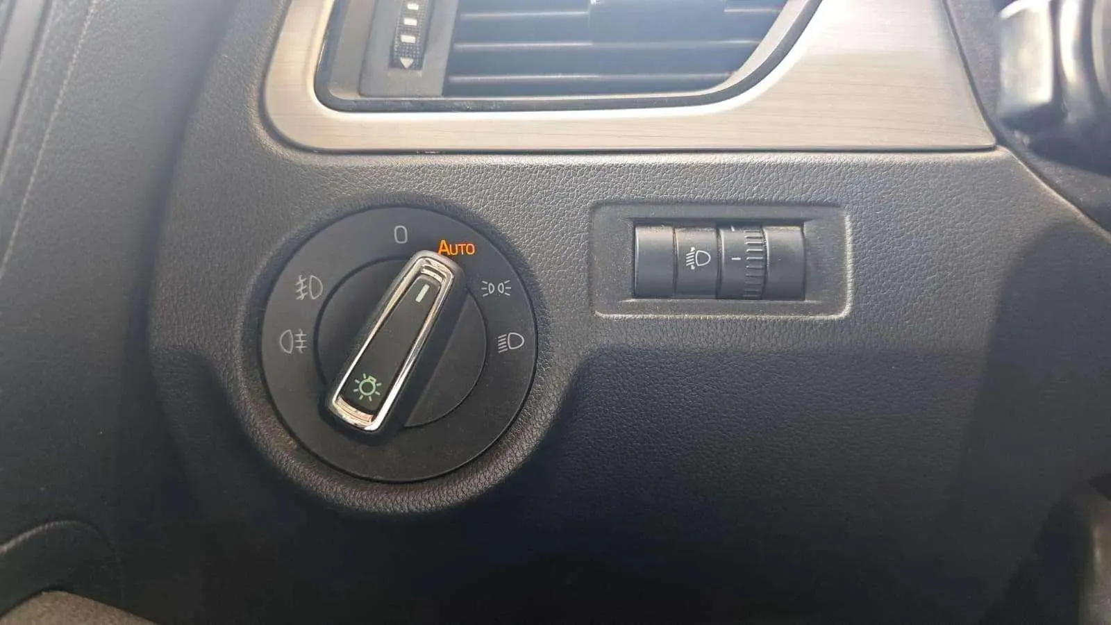 Škoda Rapid 1.0 TSI Like Spaceback - foto 24