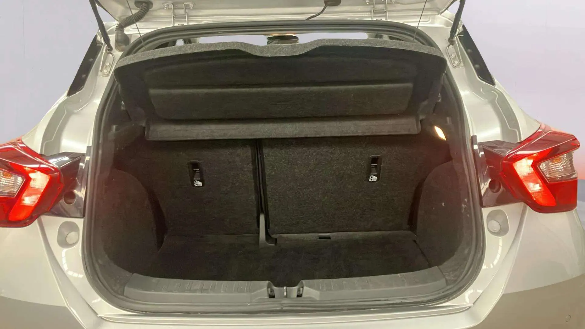 Nissan Micra IG-T E6D-F N-Design Black - foto 16