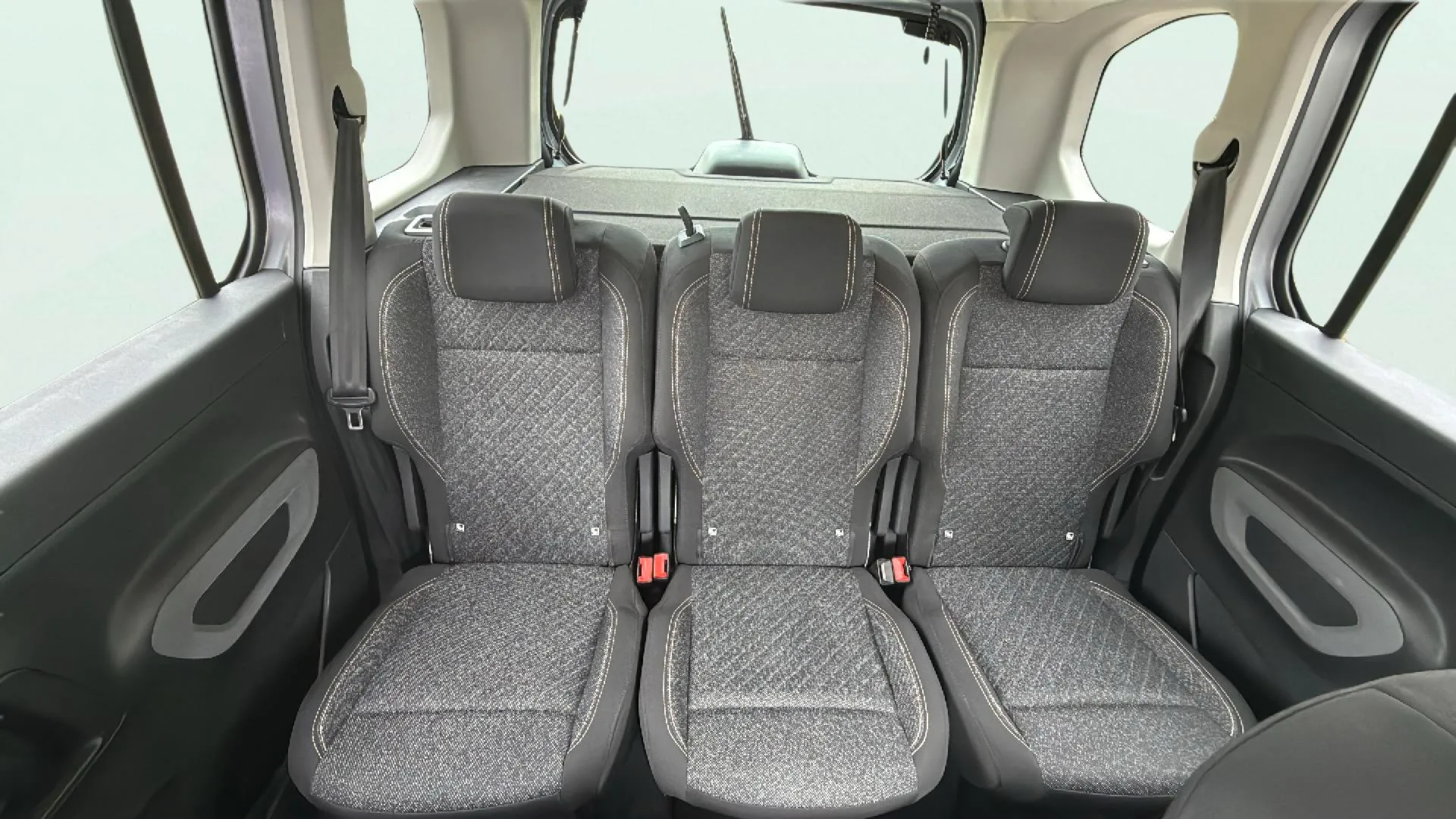 Peugeot Rifter Allure BlueHDi 100 - foto 17