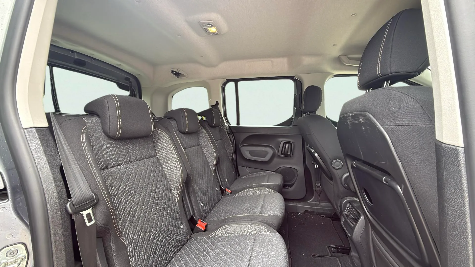 Peugeot Rifter Allure BlueHDi 100 - foto 16