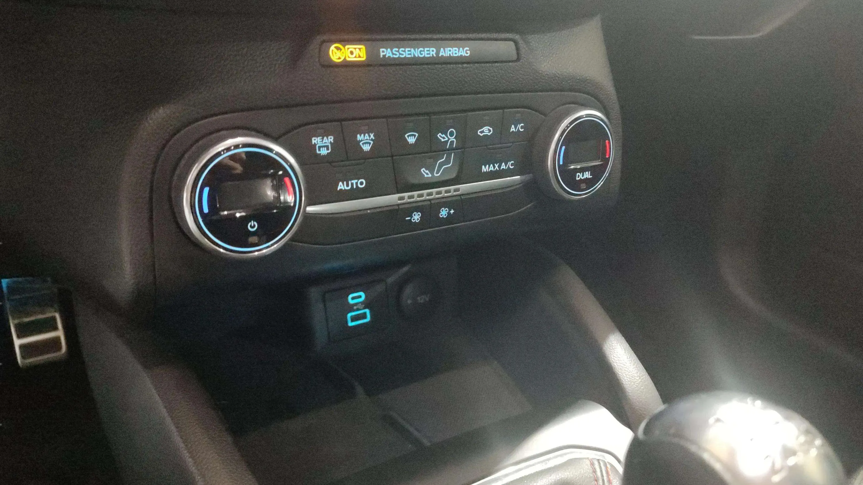 Ford Focus 1.0 EcoBoost MHEV ST-Line - foto 14