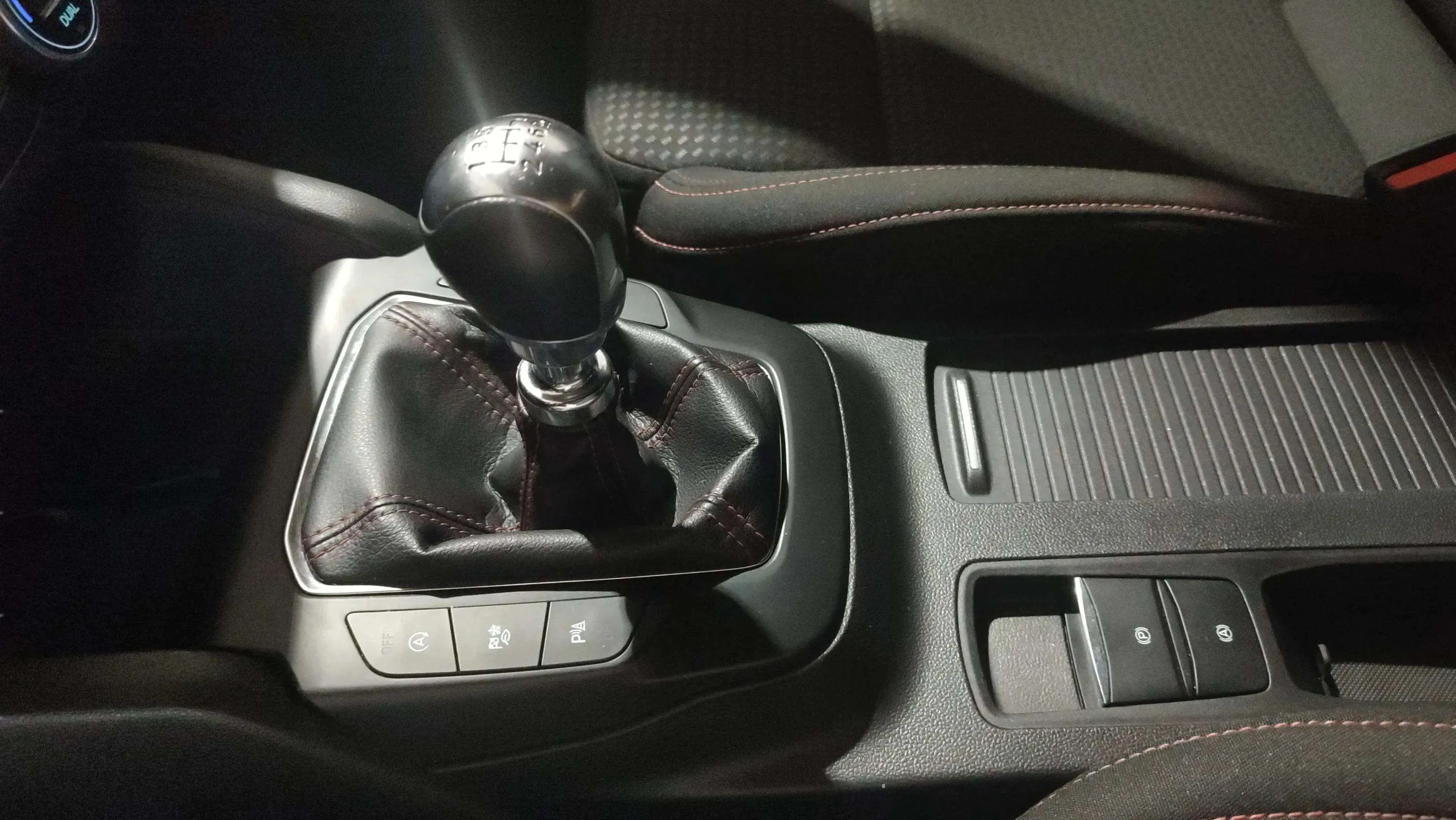 Ford Focus 1.0 EcoBoost MHEV ST-Line - foto 22