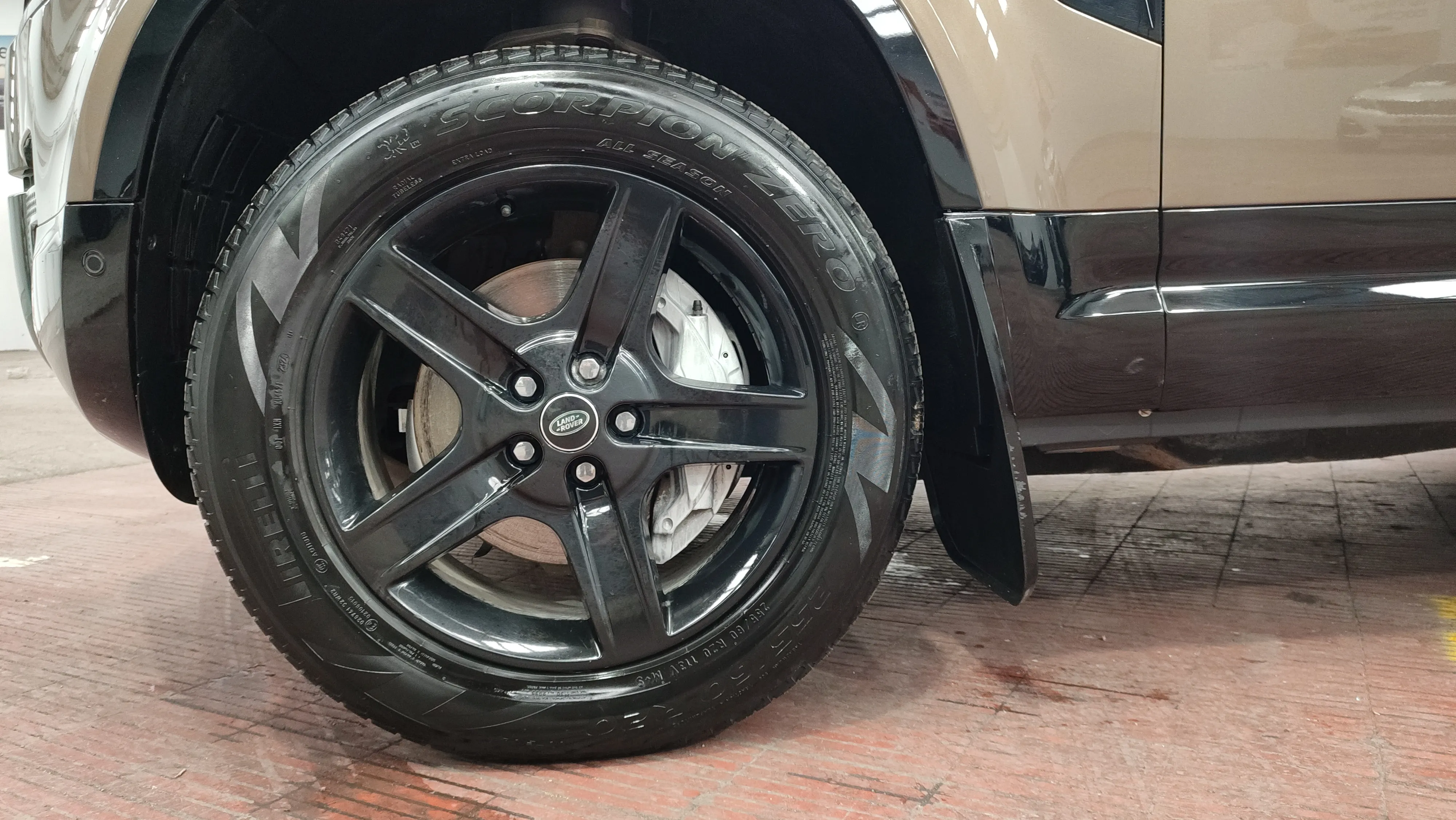 Land Rover Defender 3.0 P400 I6 X 110 4WD MHEV - foto 33