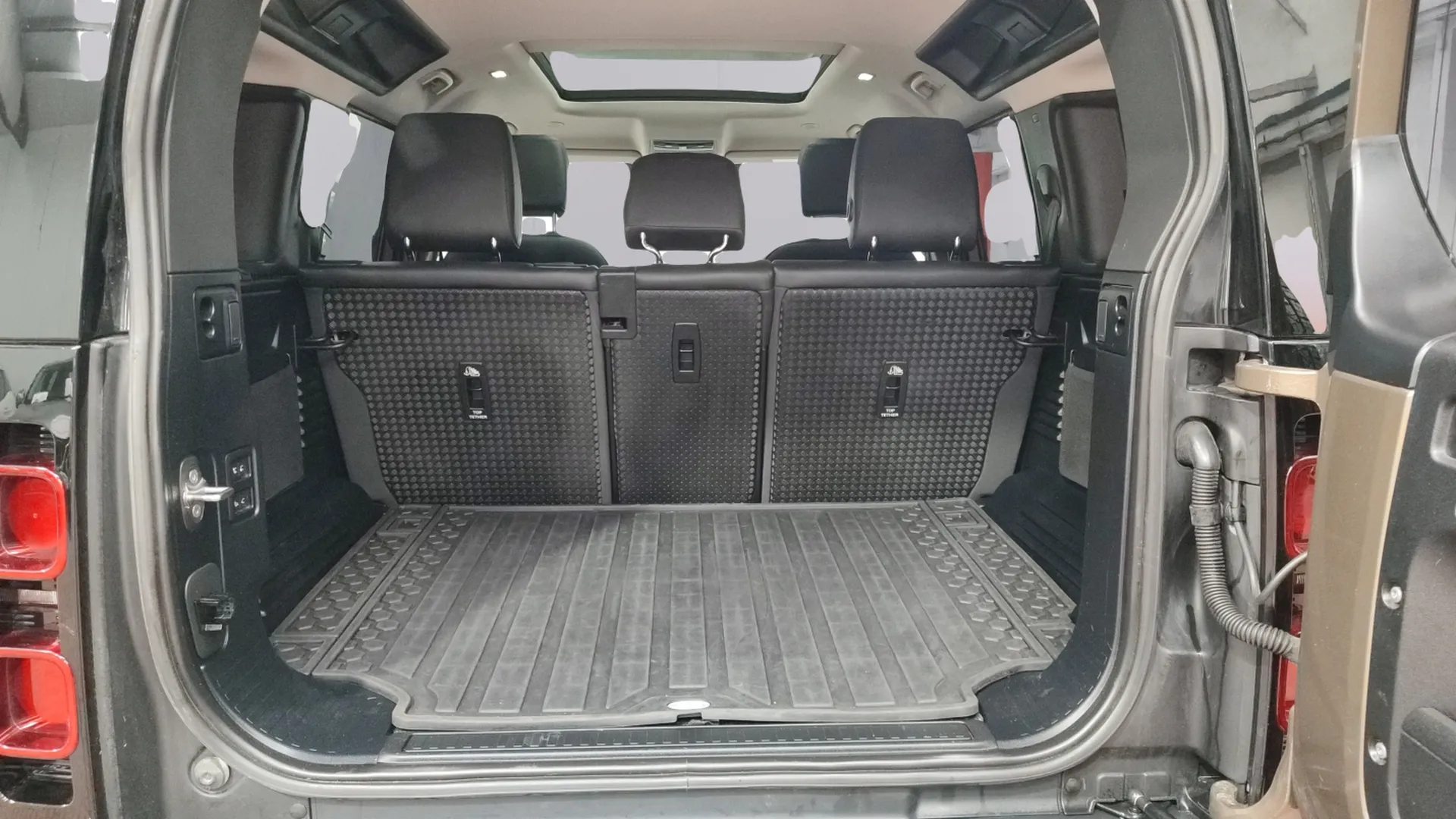 Land Rover Defender 3.0 P400 I6 X 110 4WD MHEV - foto 28