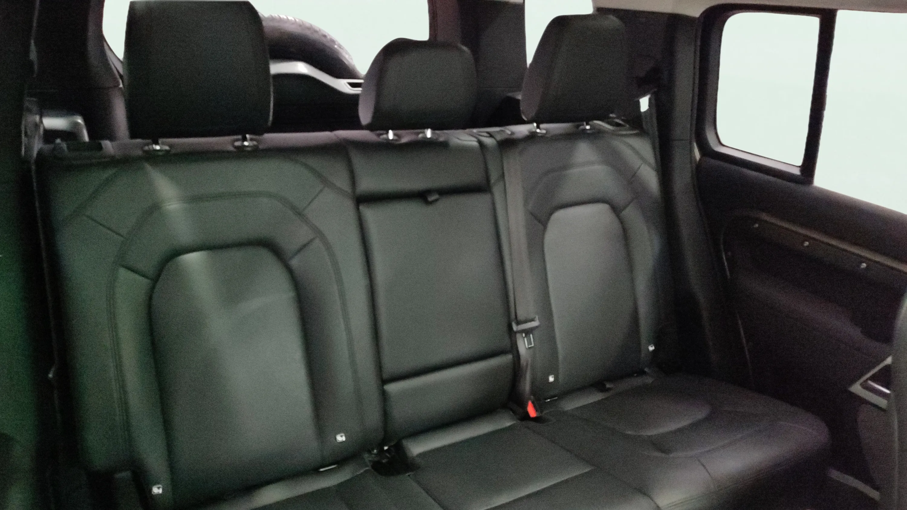Land Rover Defender 3.0 P400 I6 X 110 4WD MHEV - foto 27