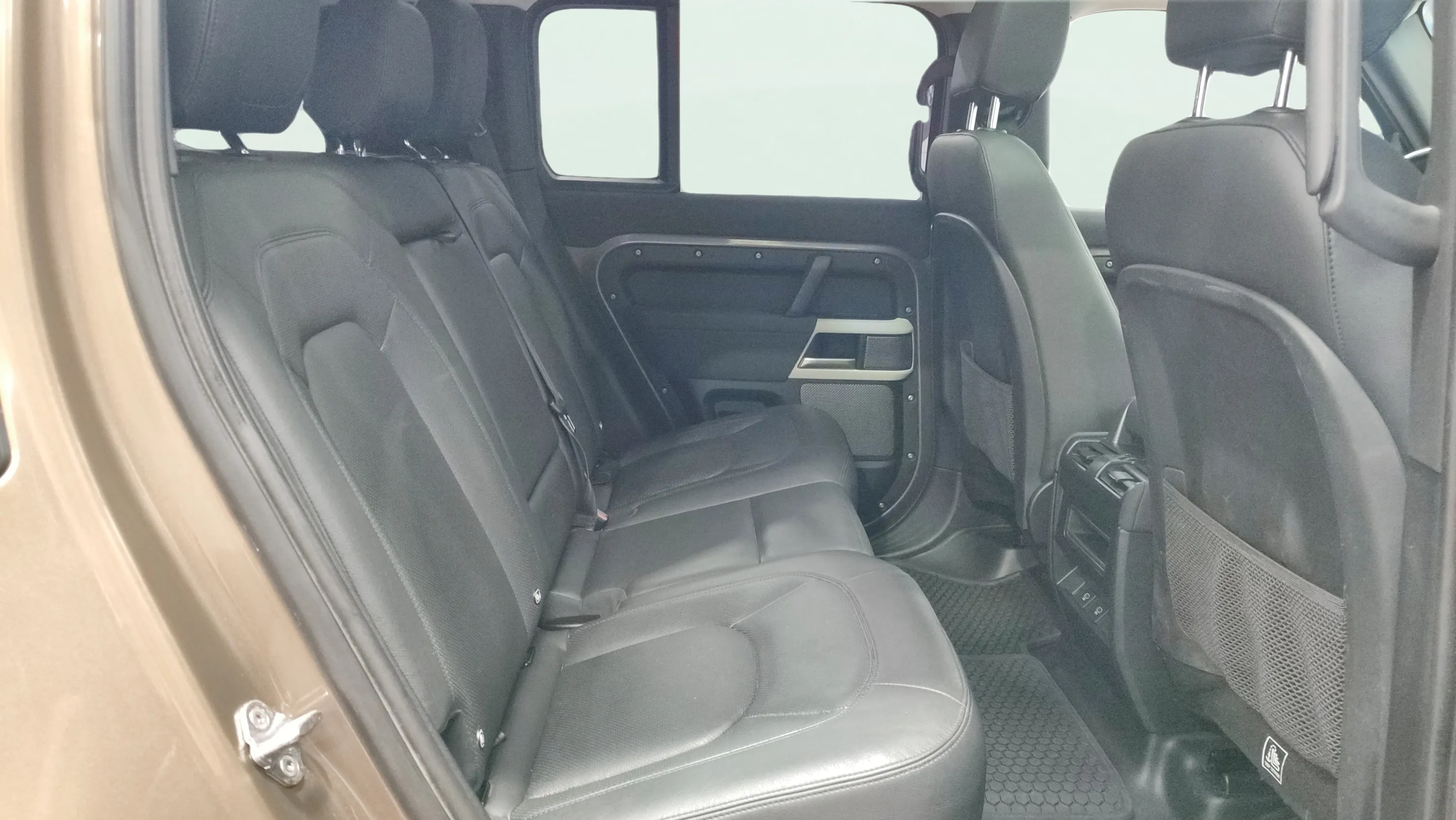 Land Rover Defender 3.0 P400 I6 X 110 4WD MHEV - foto 26