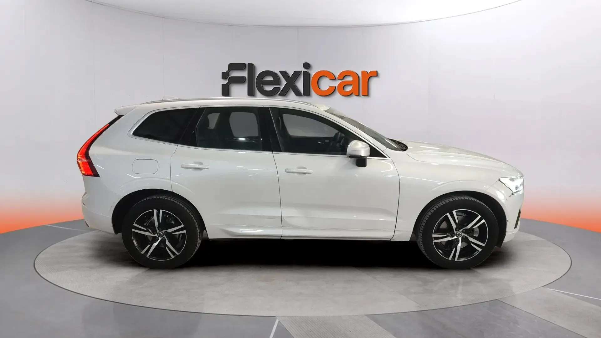 Volvo XC60 2.0 T4 R-Design - foto 2
