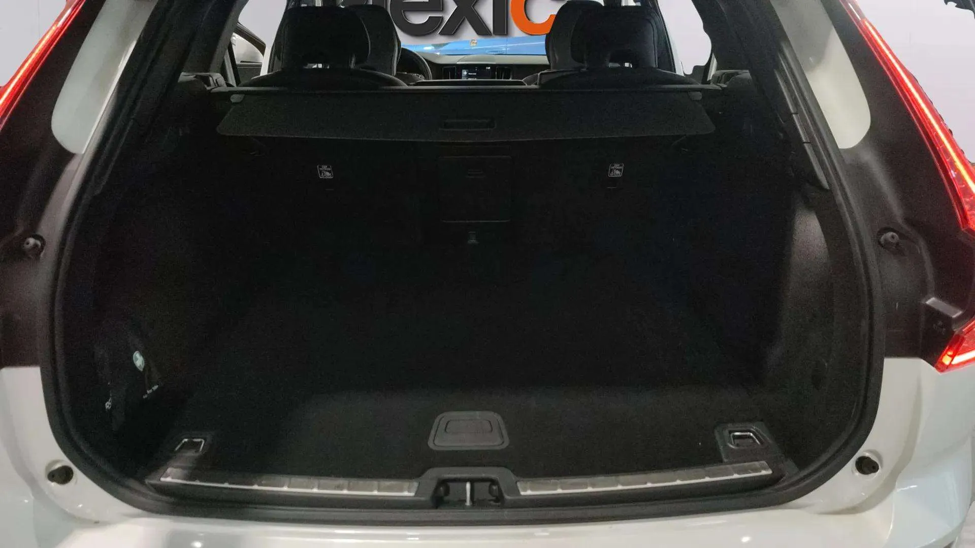 Volvo XC60 2.0 T4 R-Design - foto 8