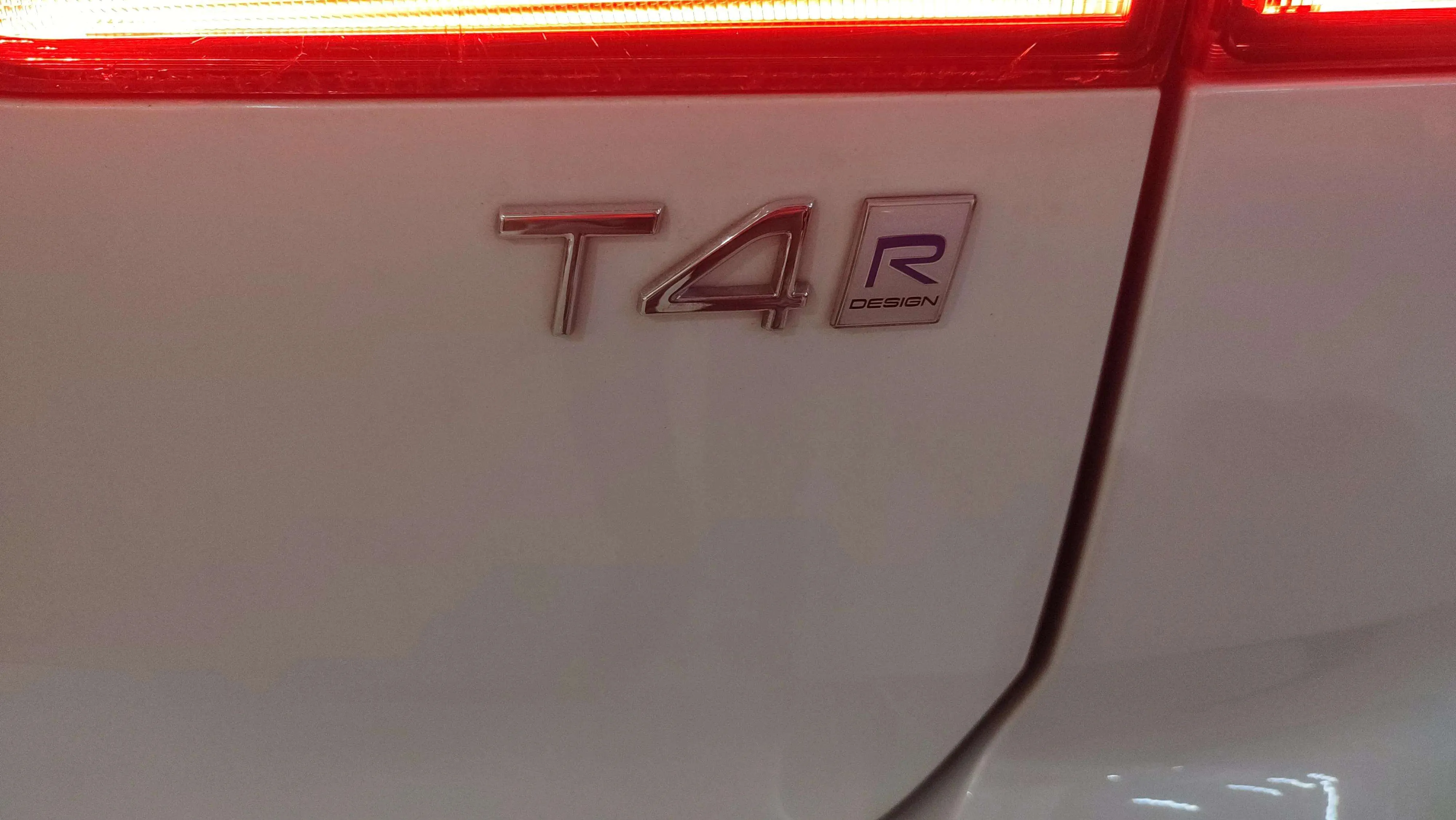 Volvo XC60 2.0 T4 R-Design - foto 9
