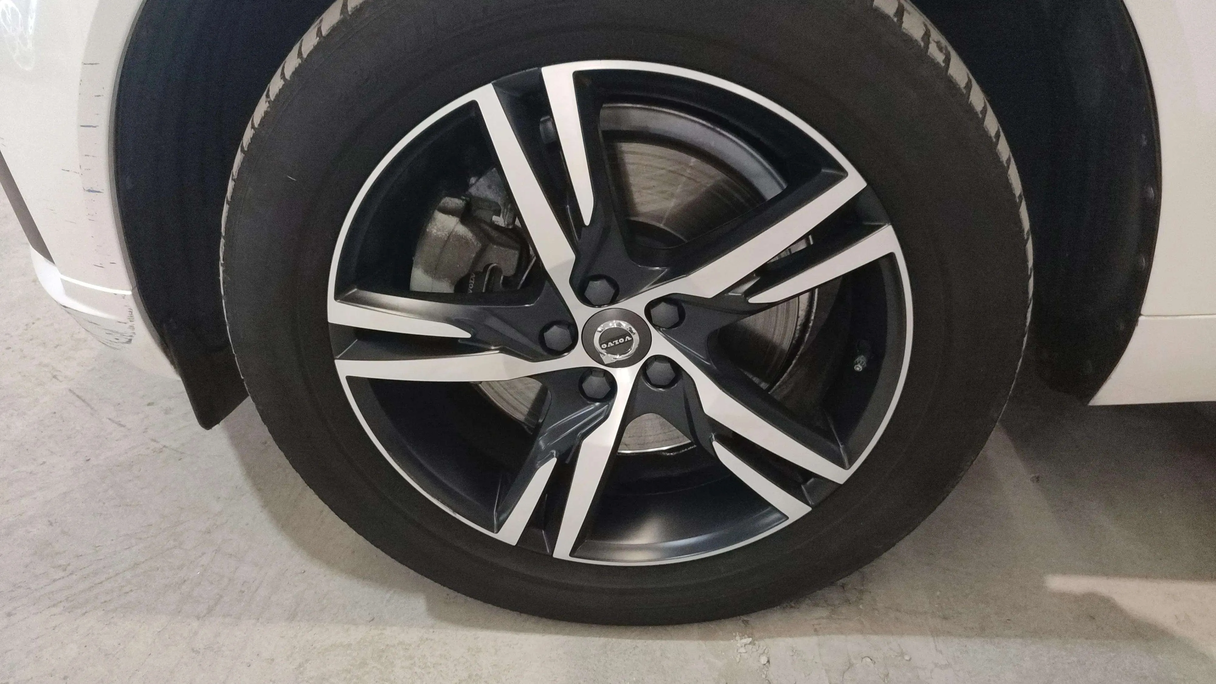 Volvo XC60 2.0 T4 R-Design - foto 4