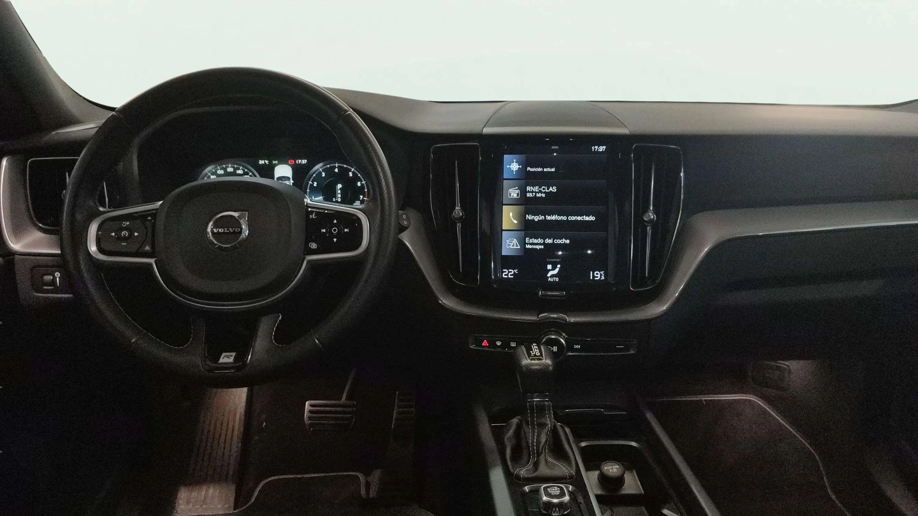 Volvo XC60 2.0 T4 R-Design - foto 11