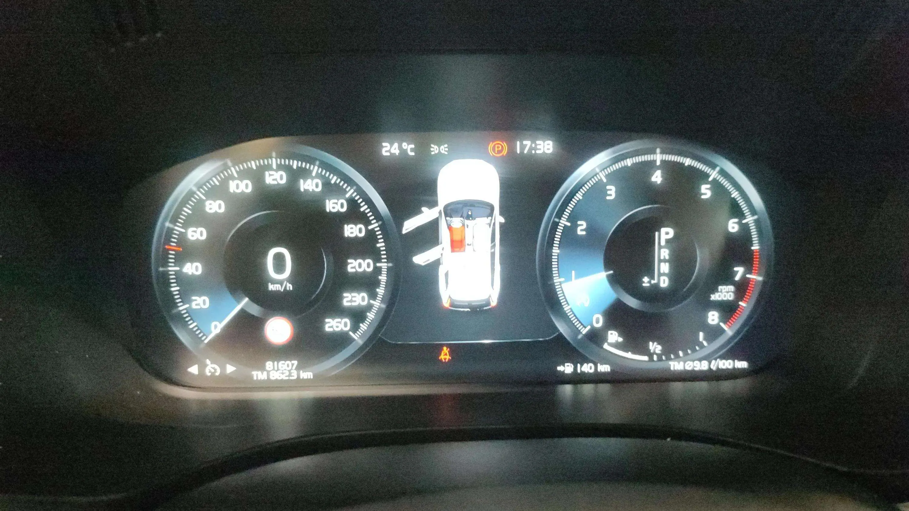 Volvo XC60 2.0 T4 R-Design - foto 6