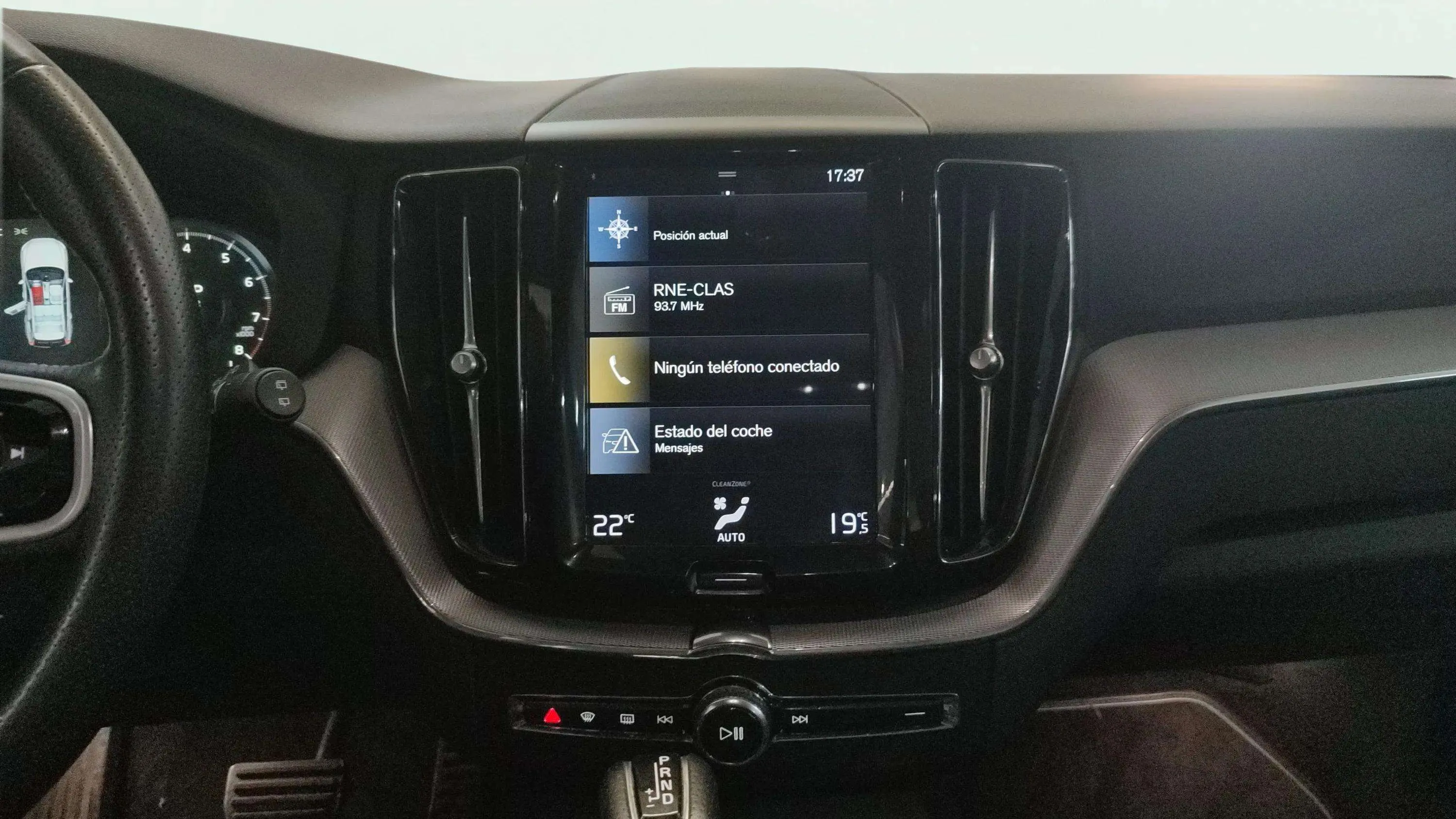 Volvo XC60 2.0 T4 R-Design - foto 17