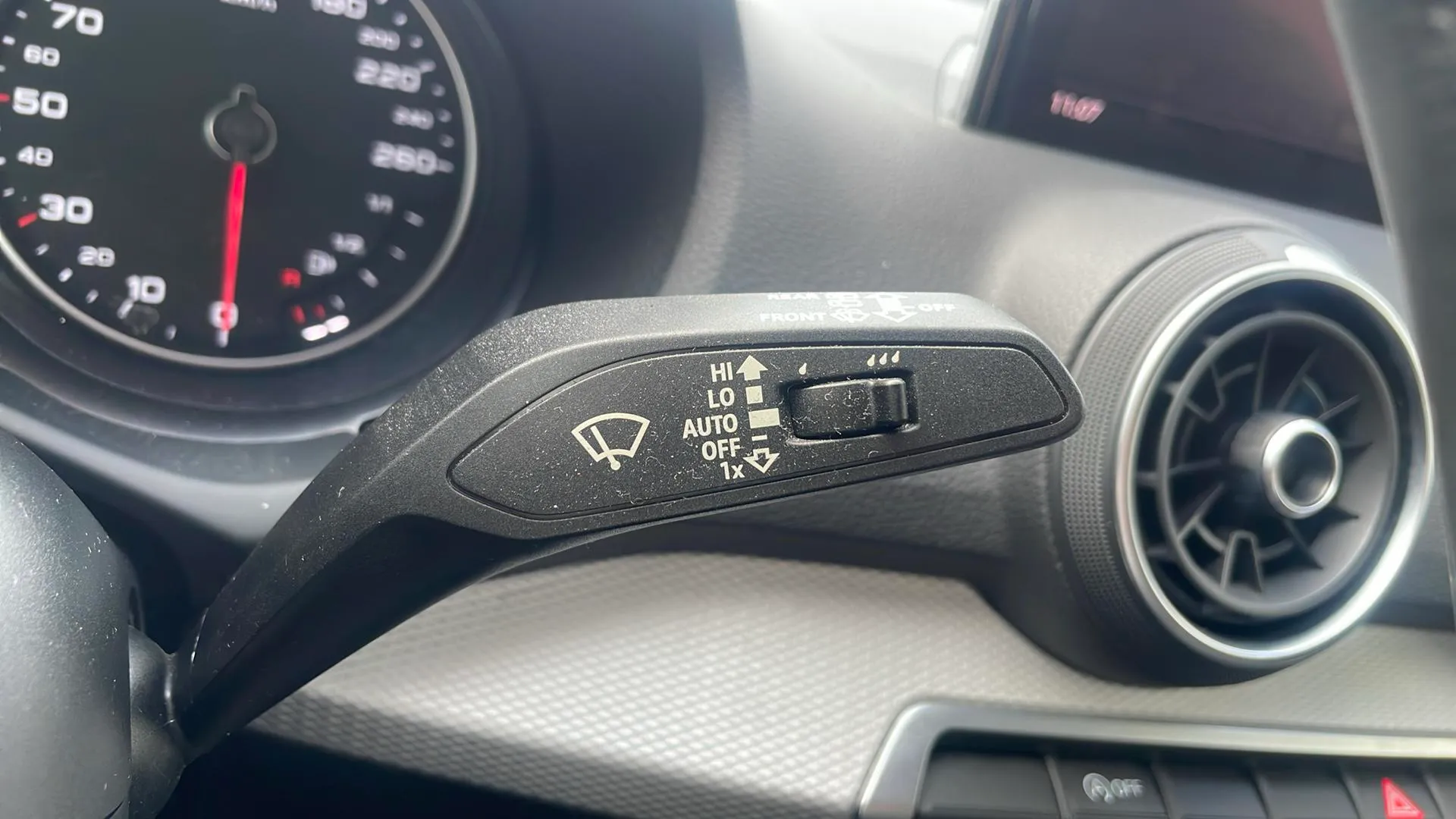 Audi Q2 Advanced 30 TFSI - foto 30