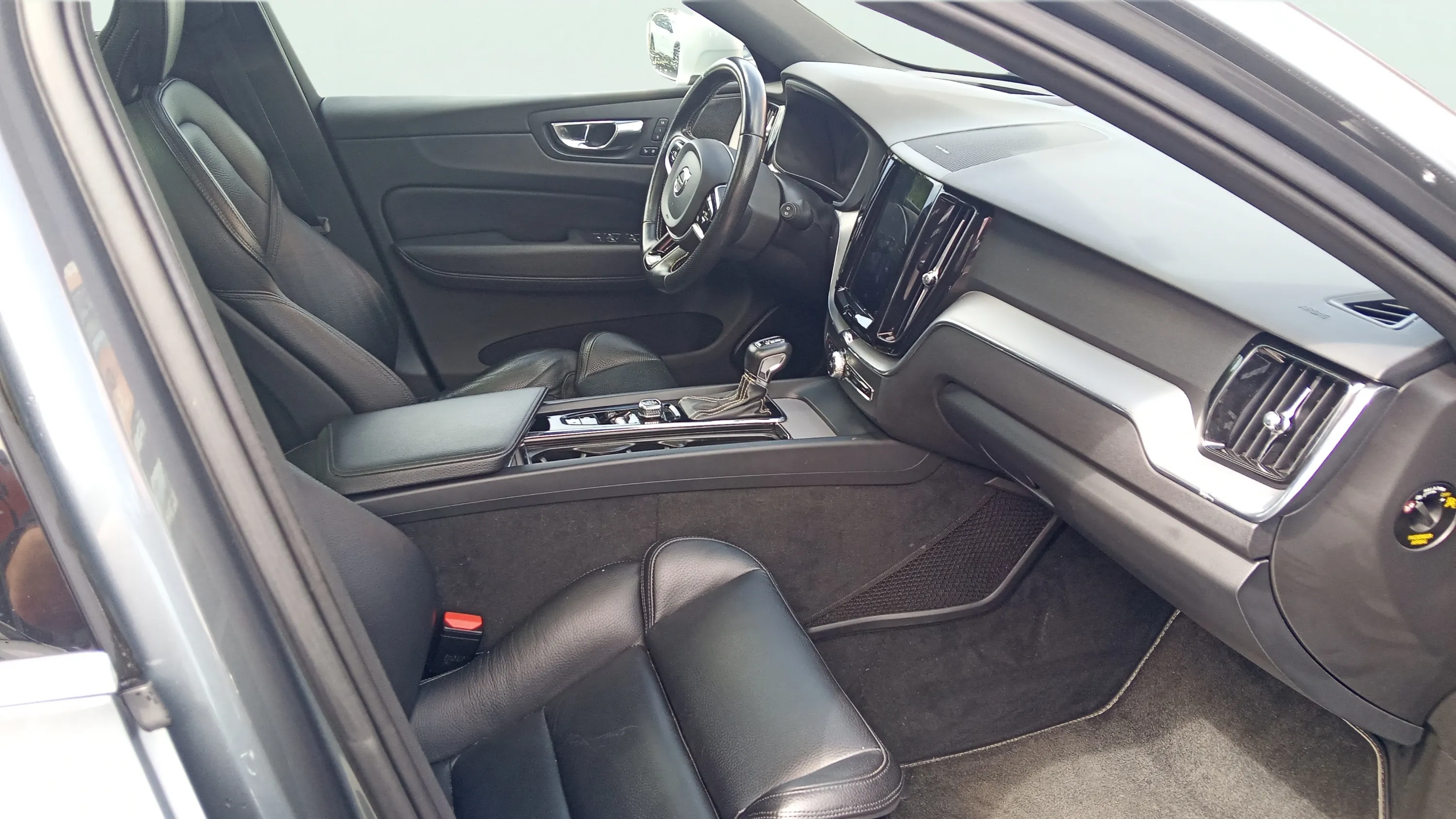 Volvo XC60 2.0 D4 AWD Momentum - foto 13