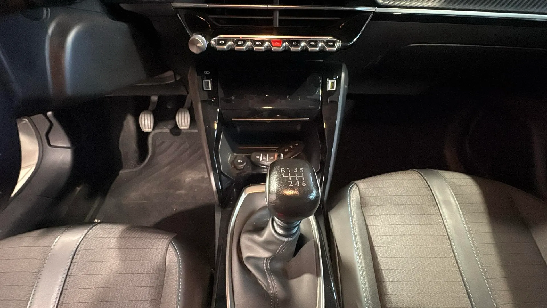 Peugeot 208 Signature 1.2L PureTech - foto 15