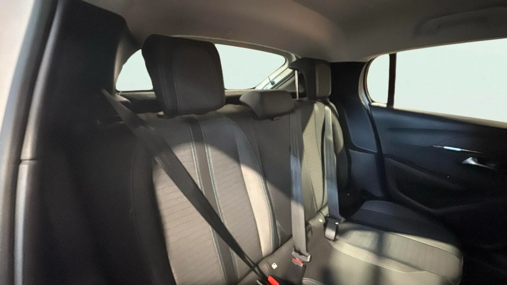 Peugeot 208 Signature 1.2L PureTech - foto 18