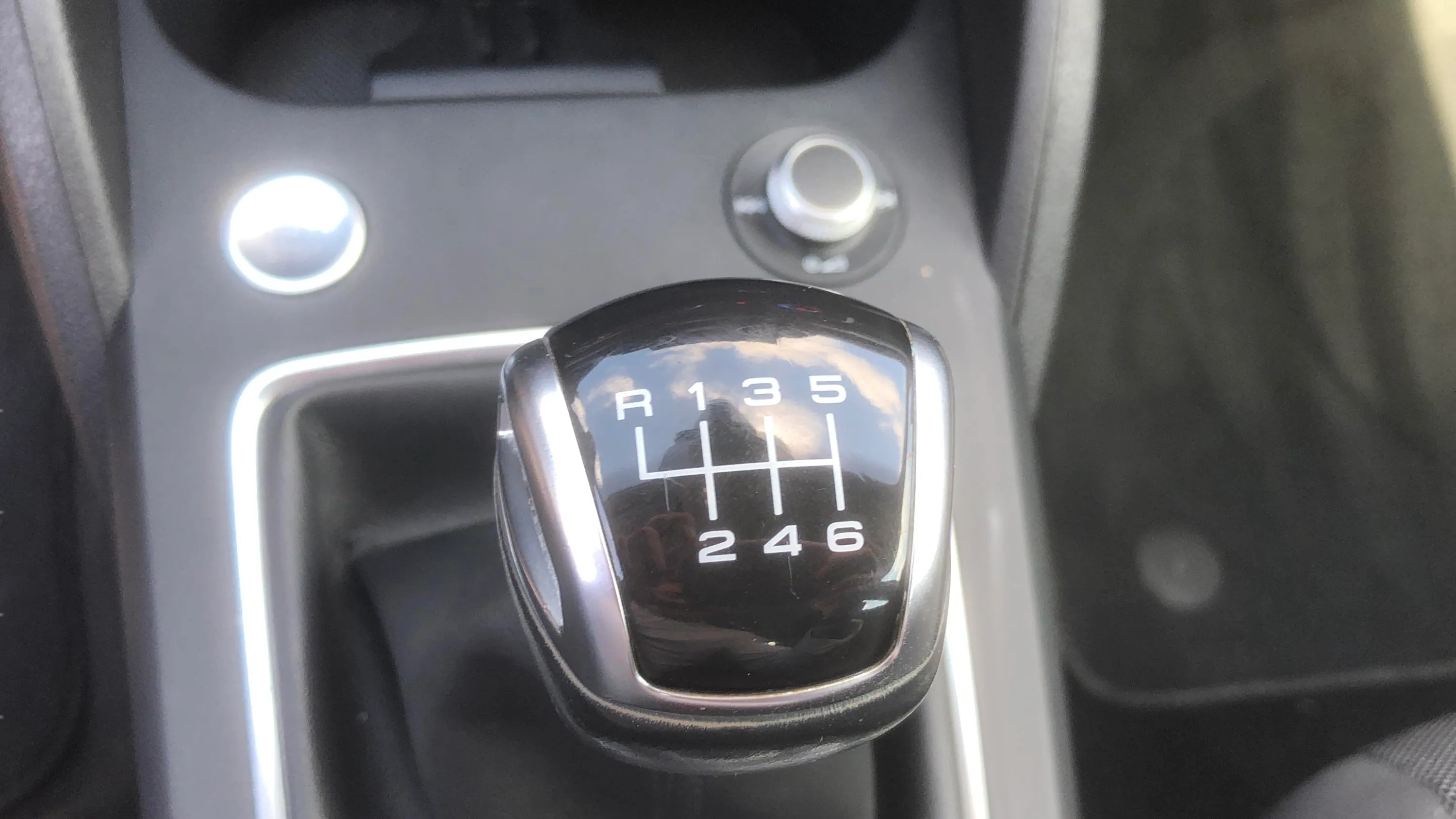 Audi Q2 Advanced 35 TFSI - foto 17