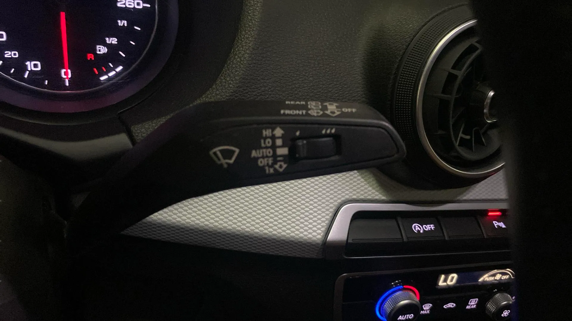Audi Q2 Design 30 TFSI - foto 17