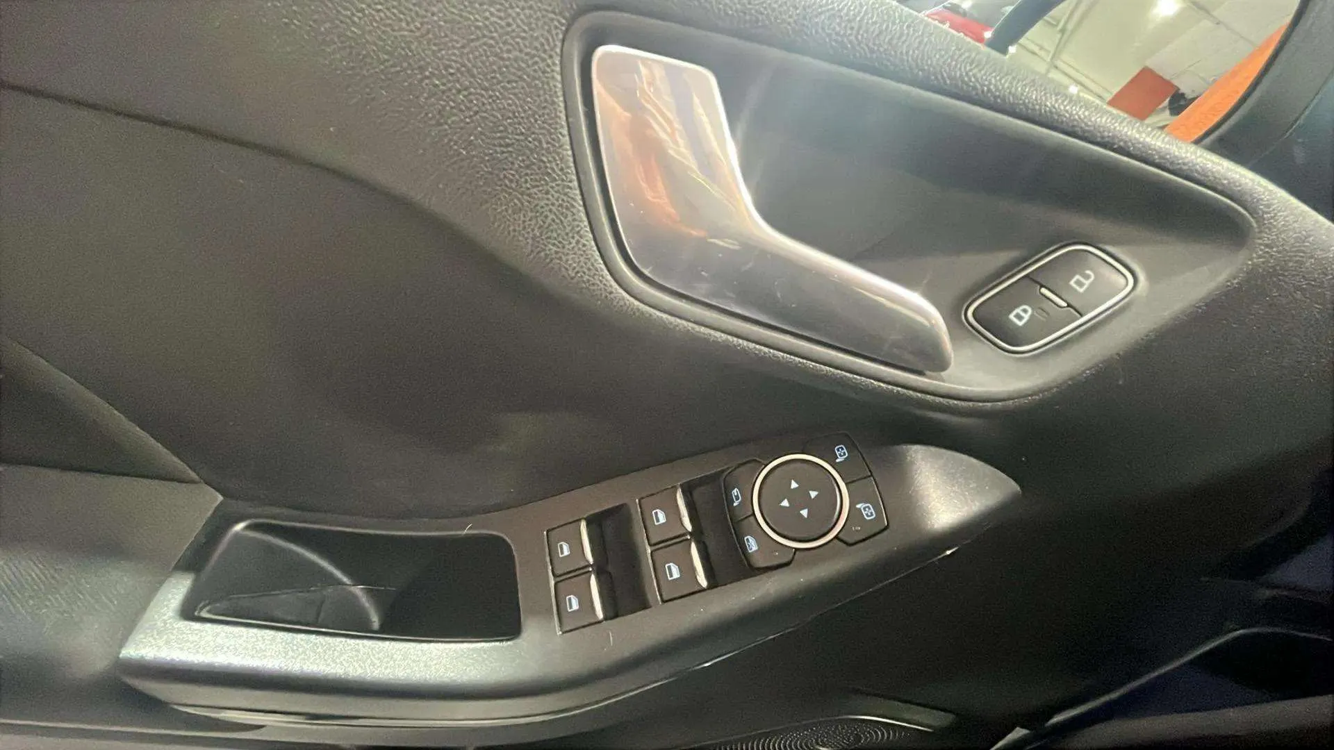 Ford Fiesta 1.0 EcoBoost Trend+ - foto 24