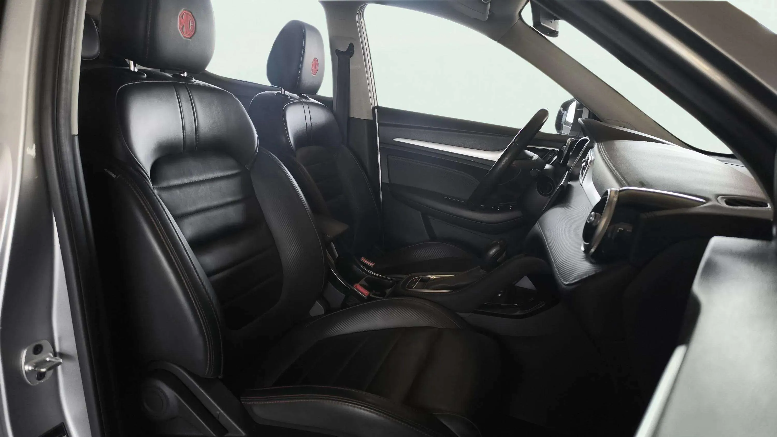 MG ZS 1.0T Luxury - foto 13