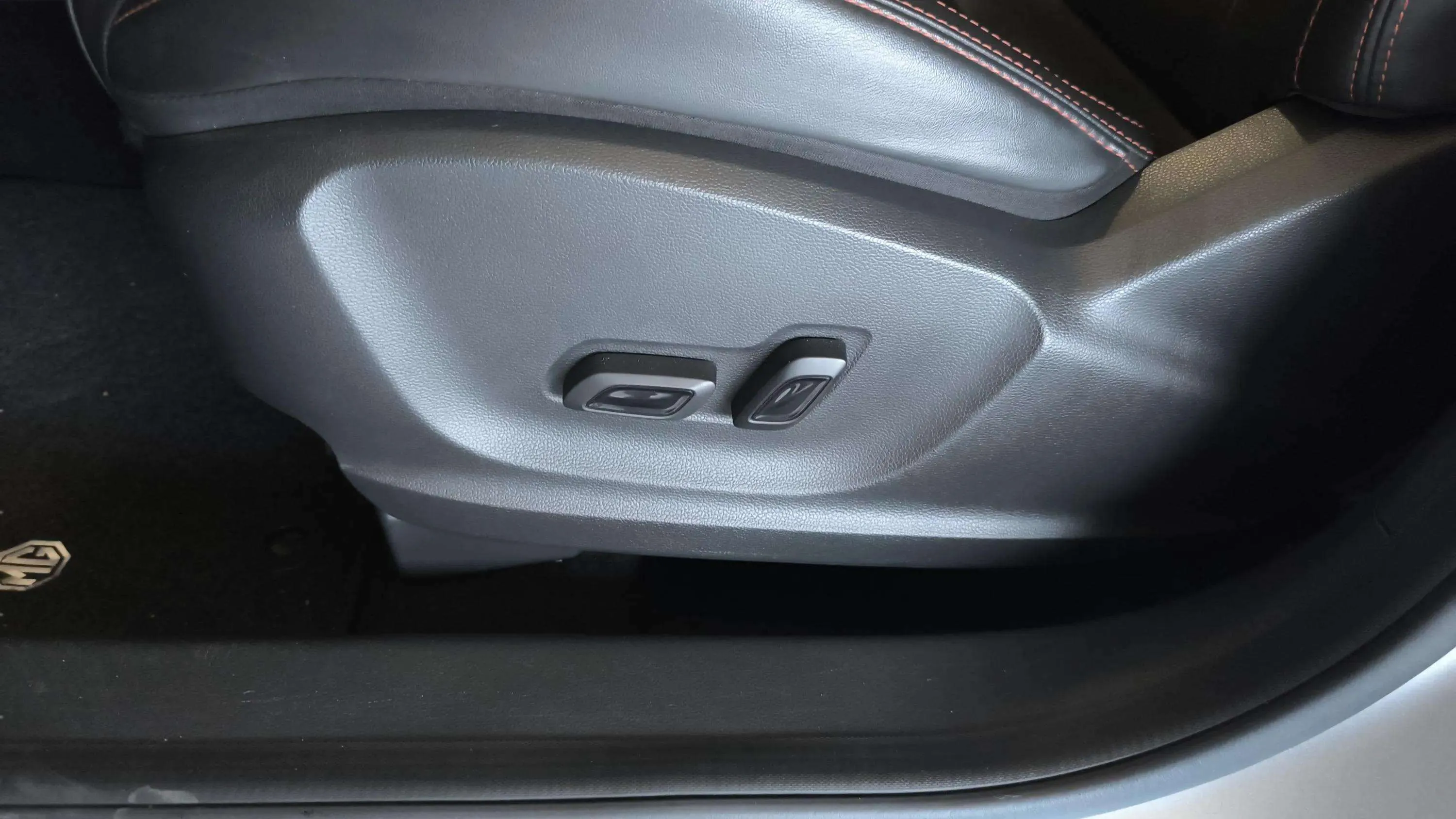 MG ZS 1.0T Luxury - foto 18