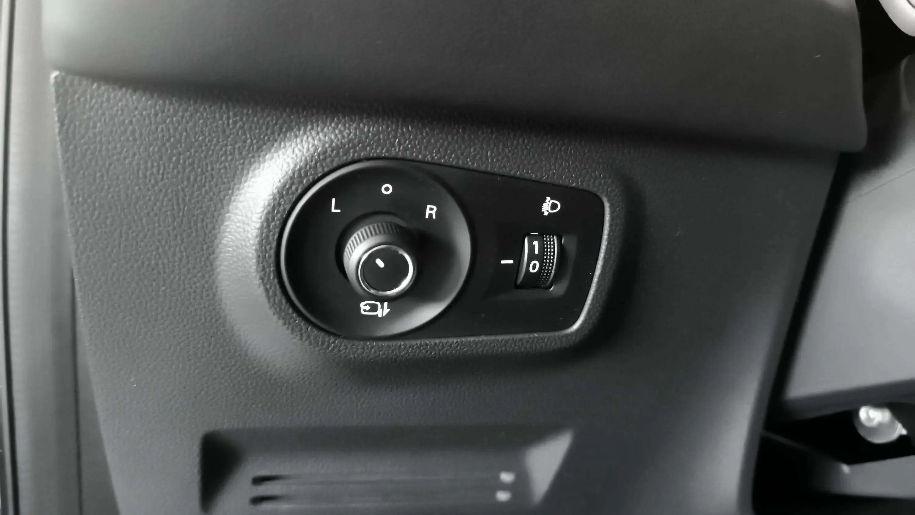 MG ZS 1.0T Luxury - foto 19
