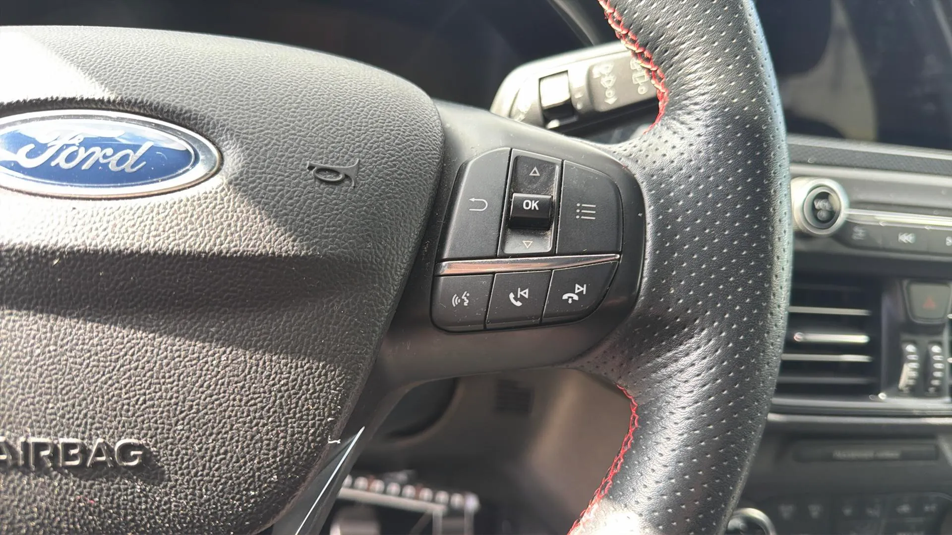 Ford Focus 1.0 EcoBoost MHEV ST-Line - foto 13
