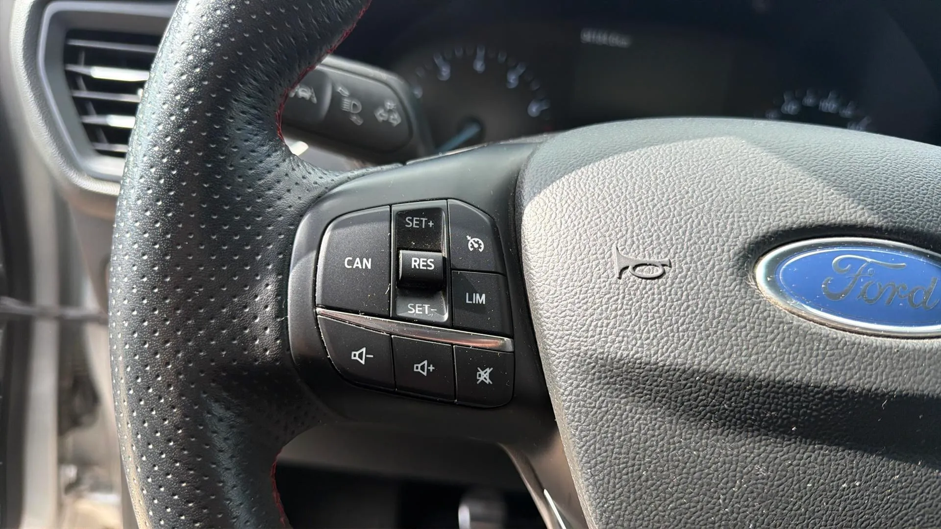 Ford Focus 1.0 EcoBoost MHEV ST-Line - foto 12