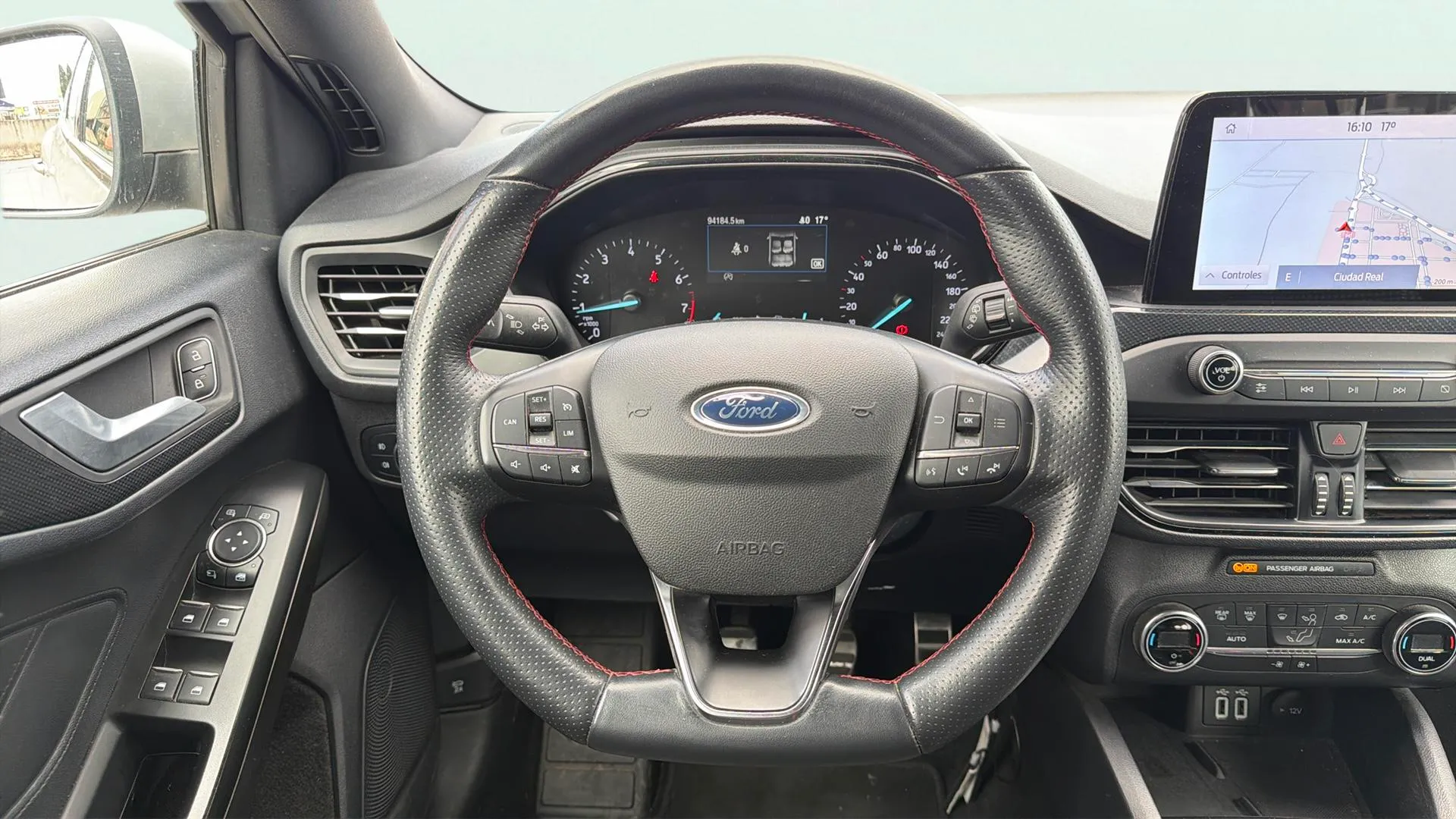 Ford Focus 1.0 EcoBoost MHEV ST-Line - foto 11