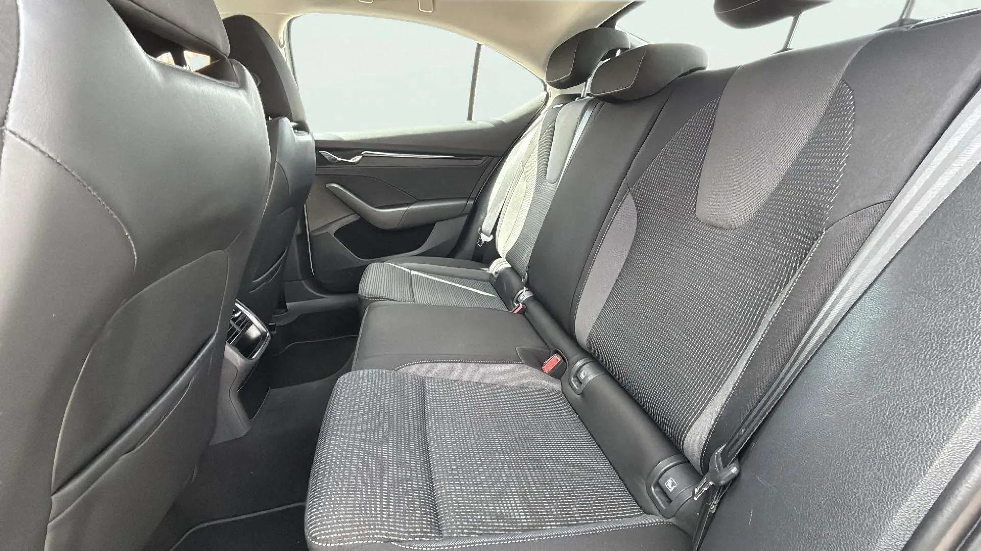 Škoda Octavia 2.0 TDI Ambition - foto 15