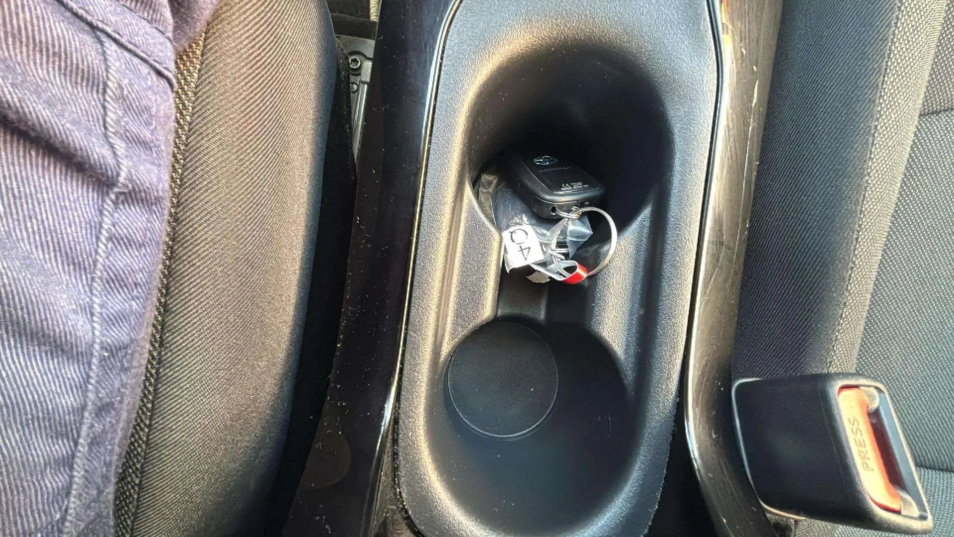 Toyota Corolla 1.8 125H Active Tech E-CVT Sedan - foto 12