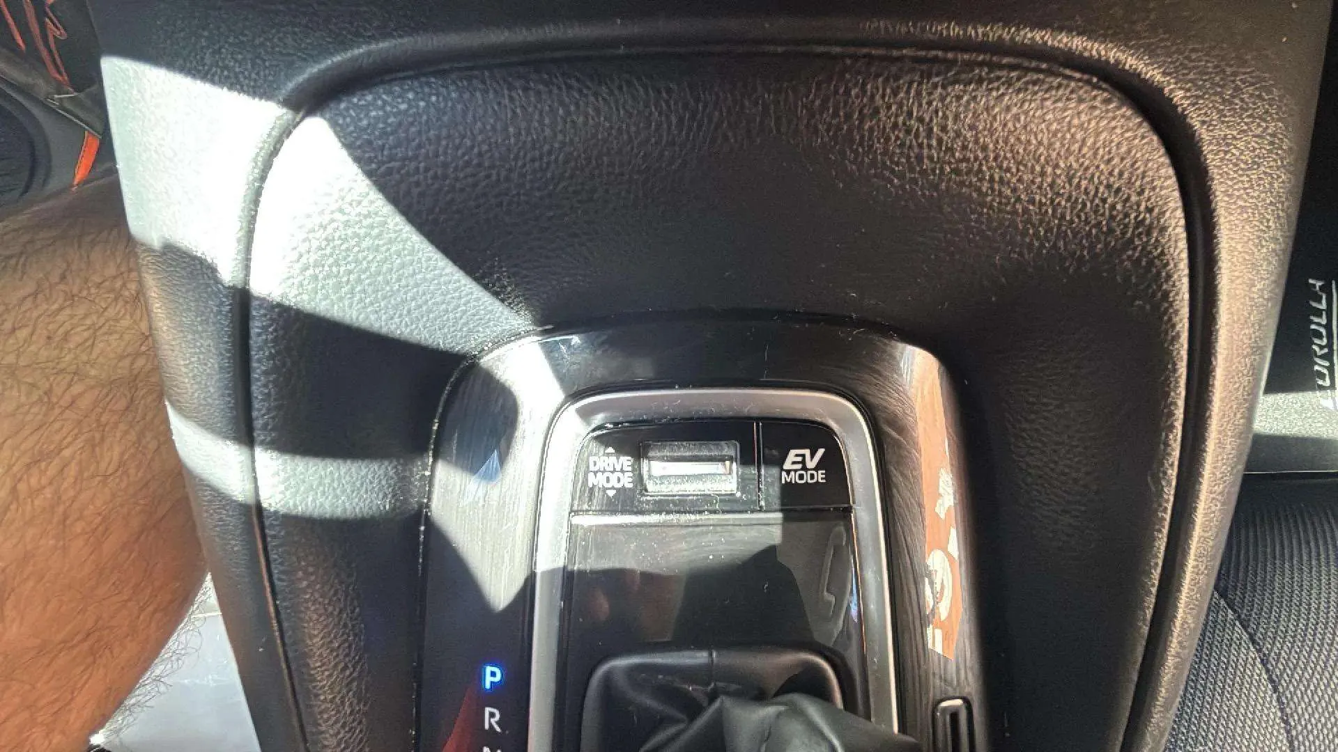 Toyota Corolla 1.8 125H Active Tech E-CVT Sedan - foto 33