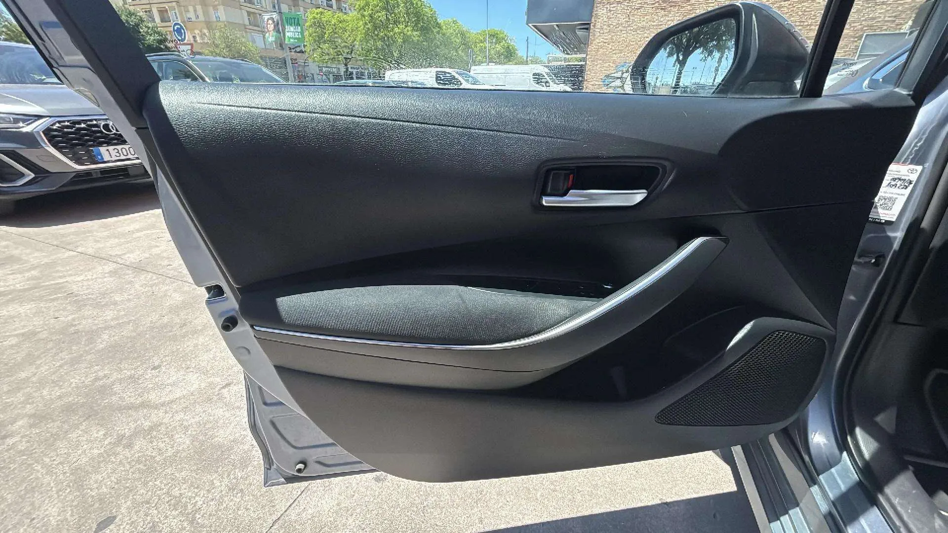 Toyota Corolla 1.8 125H Active Tech E-CVT Sedan - foto 23