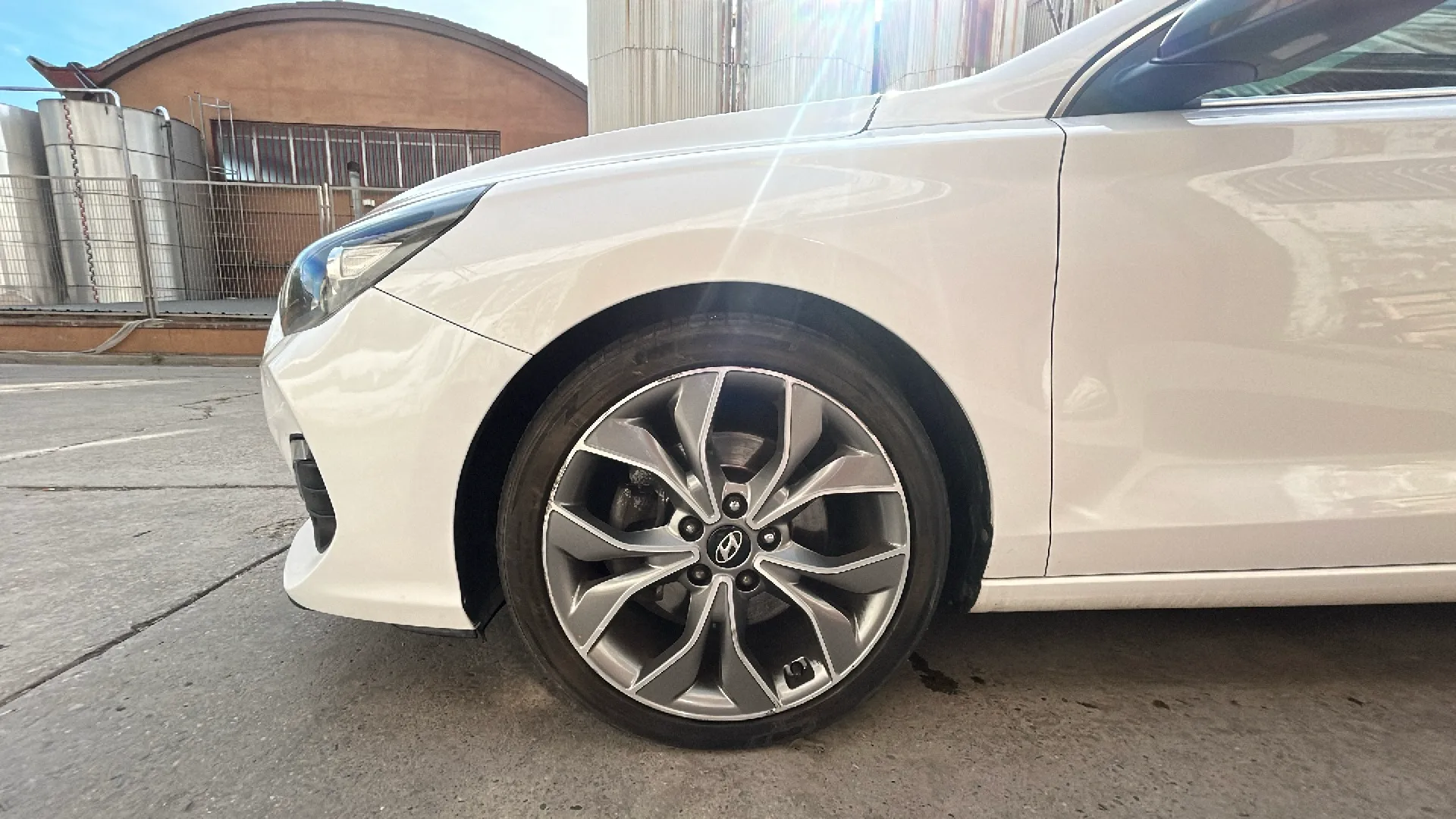 Hyundai i30 1.4 T-GDi Tecno Fastback DCT - foto 27