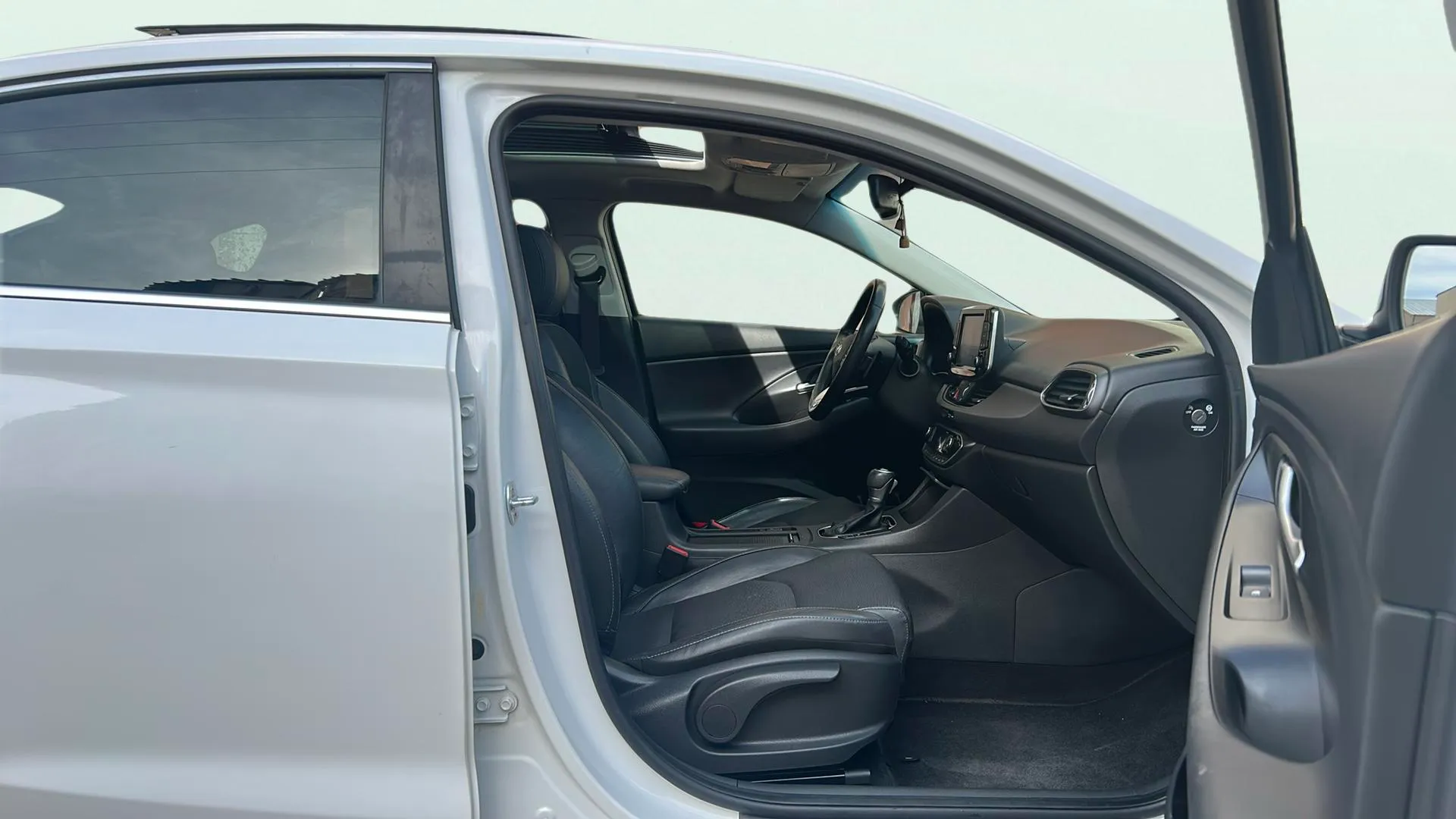 Hyundai i30 1.4 T-GDi Tecno Fastback DCT - foto 25