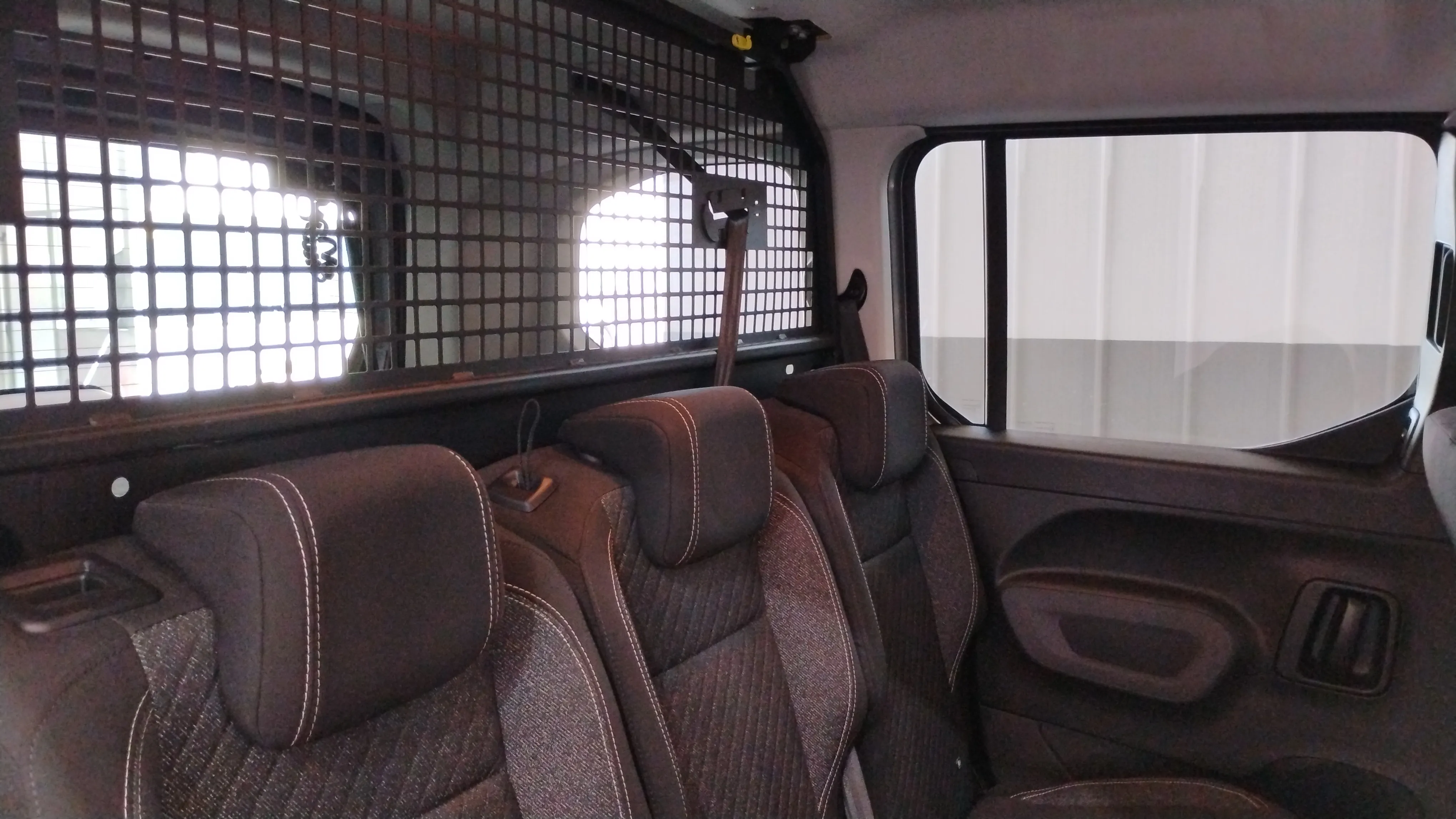 Peugeot Rifter Allure BlueHDi 100 - foto 18