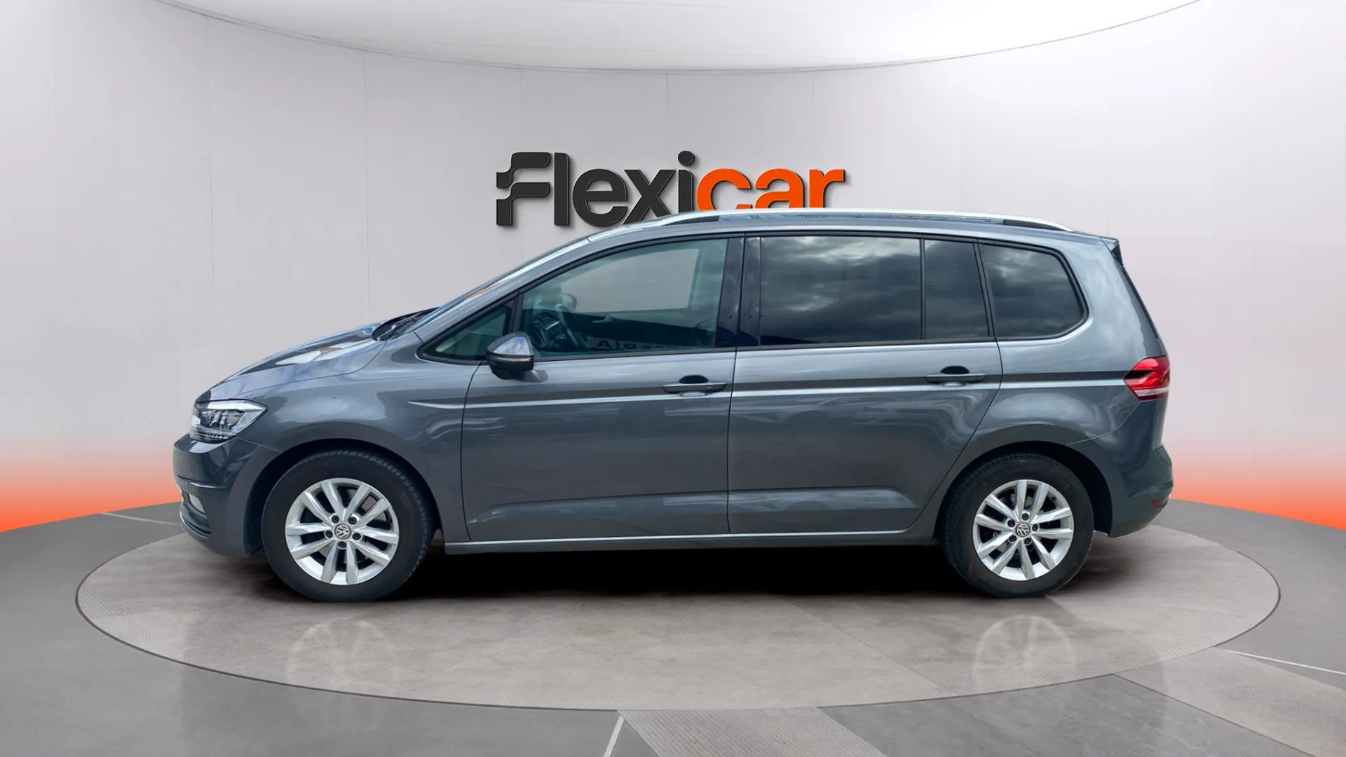Volkswagen Touran Advance 2.0 TDI - foto 4